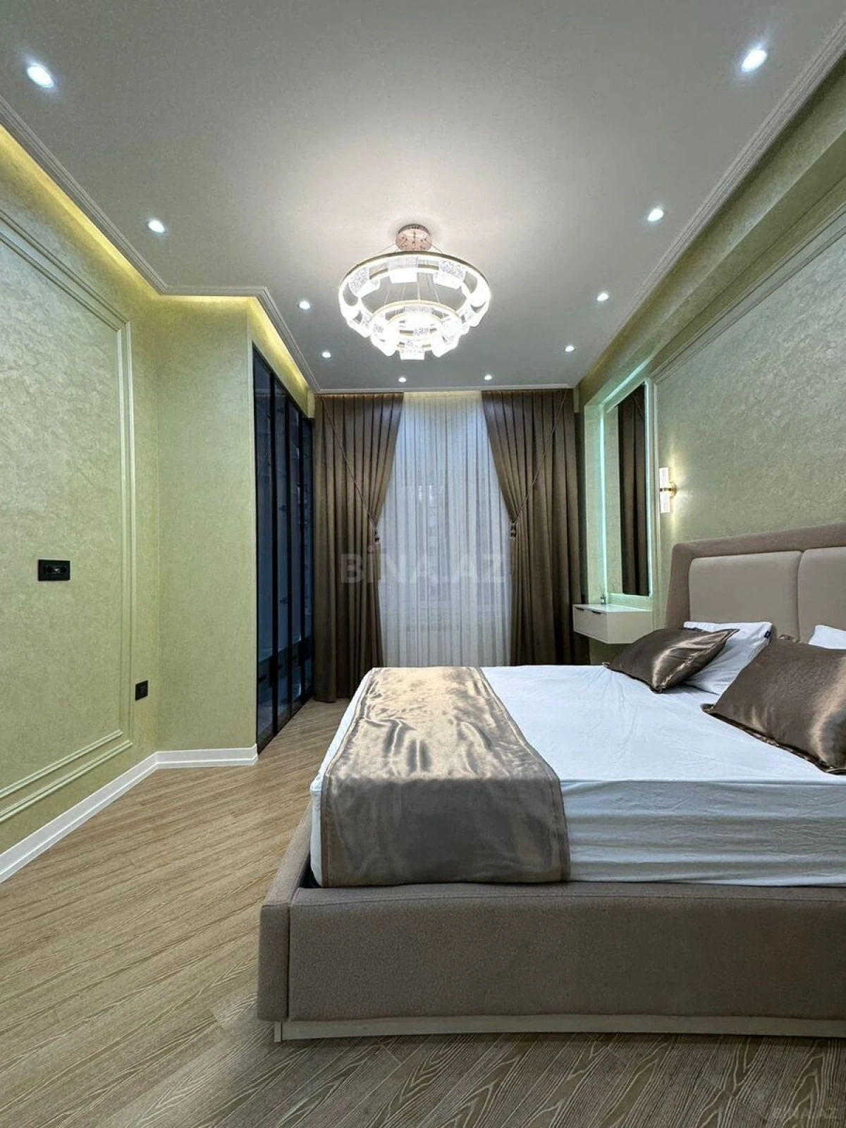 Satılır 3 otaqlı mənzil 125 m²