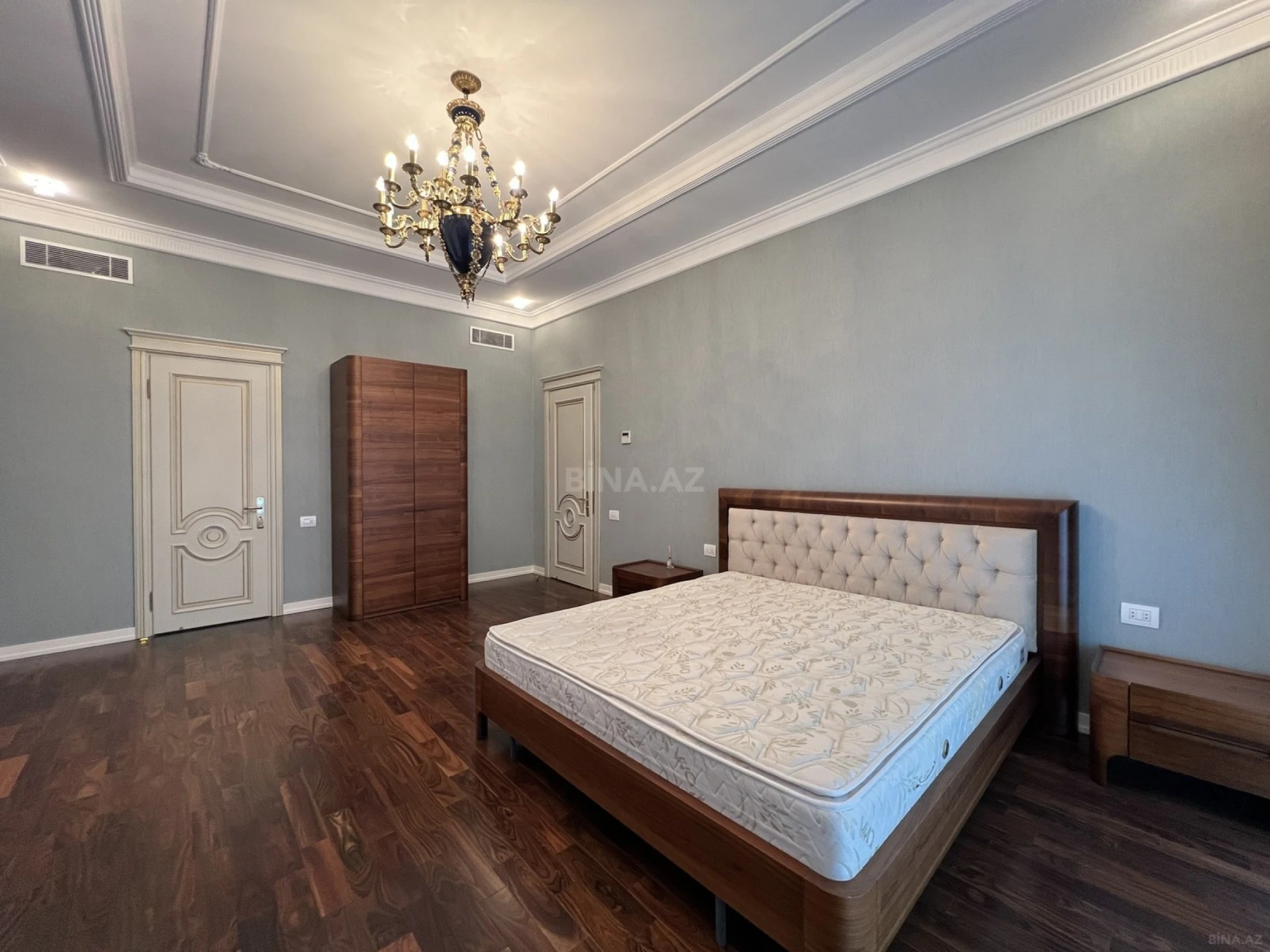 Satılır 8 otaqlı həyət evi 1000 m²