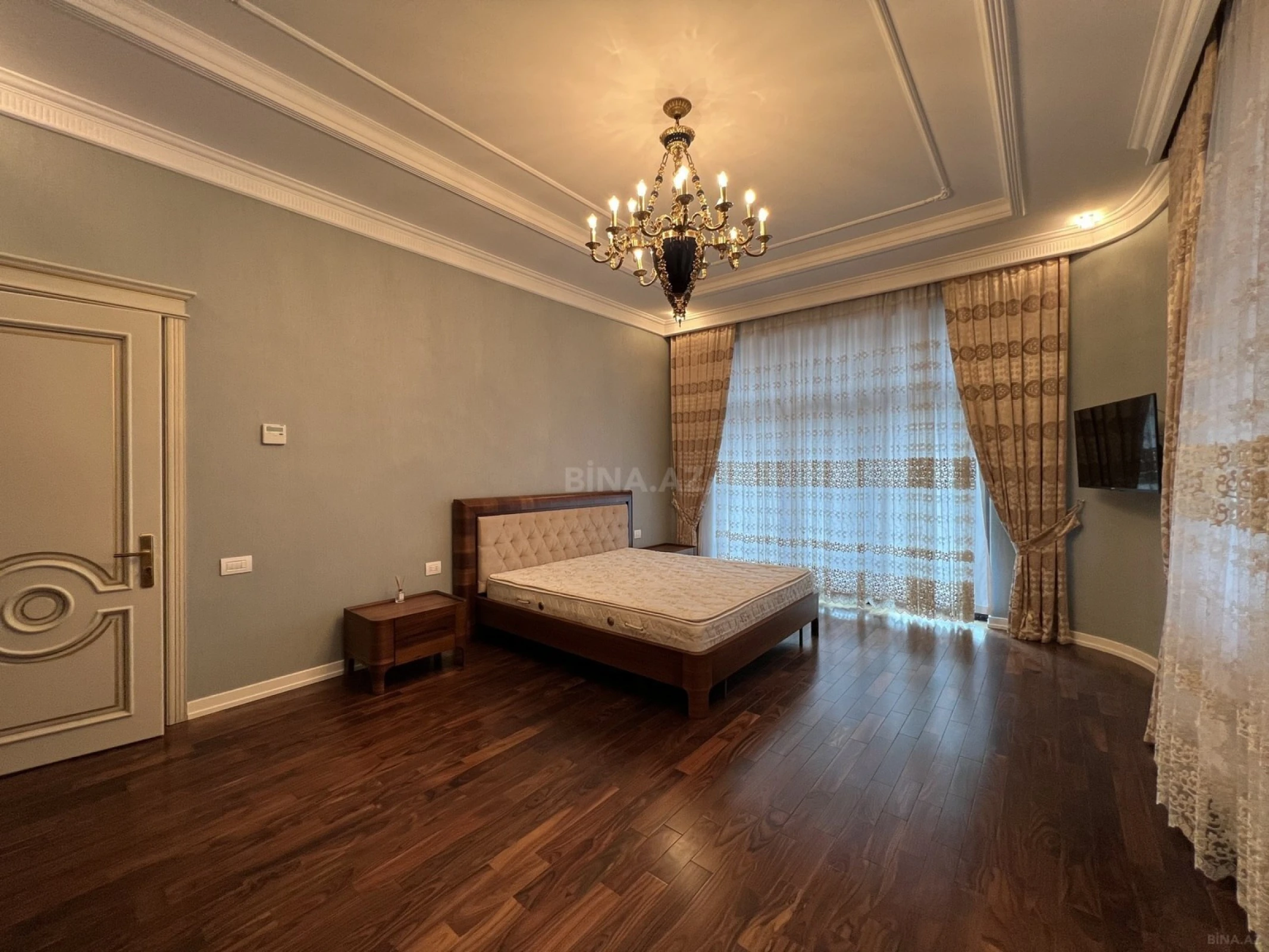Satılır 8 otaqlı həyət evi 1000 m²