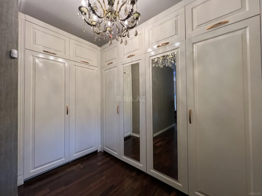 Satılır 8 otaqlı həyət evi 1000 m²