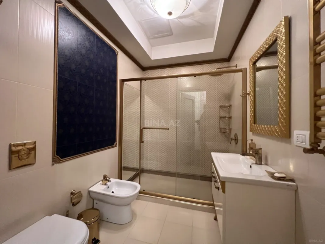 Satılır 8 otaqlı həyət evi 1000 m²