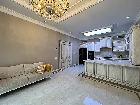 Satılır 8 otaqlı həyət evi 1000 m²