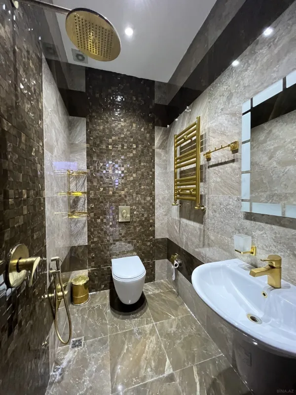 Satılır 8 otaqlı həyət evi 1000 m²