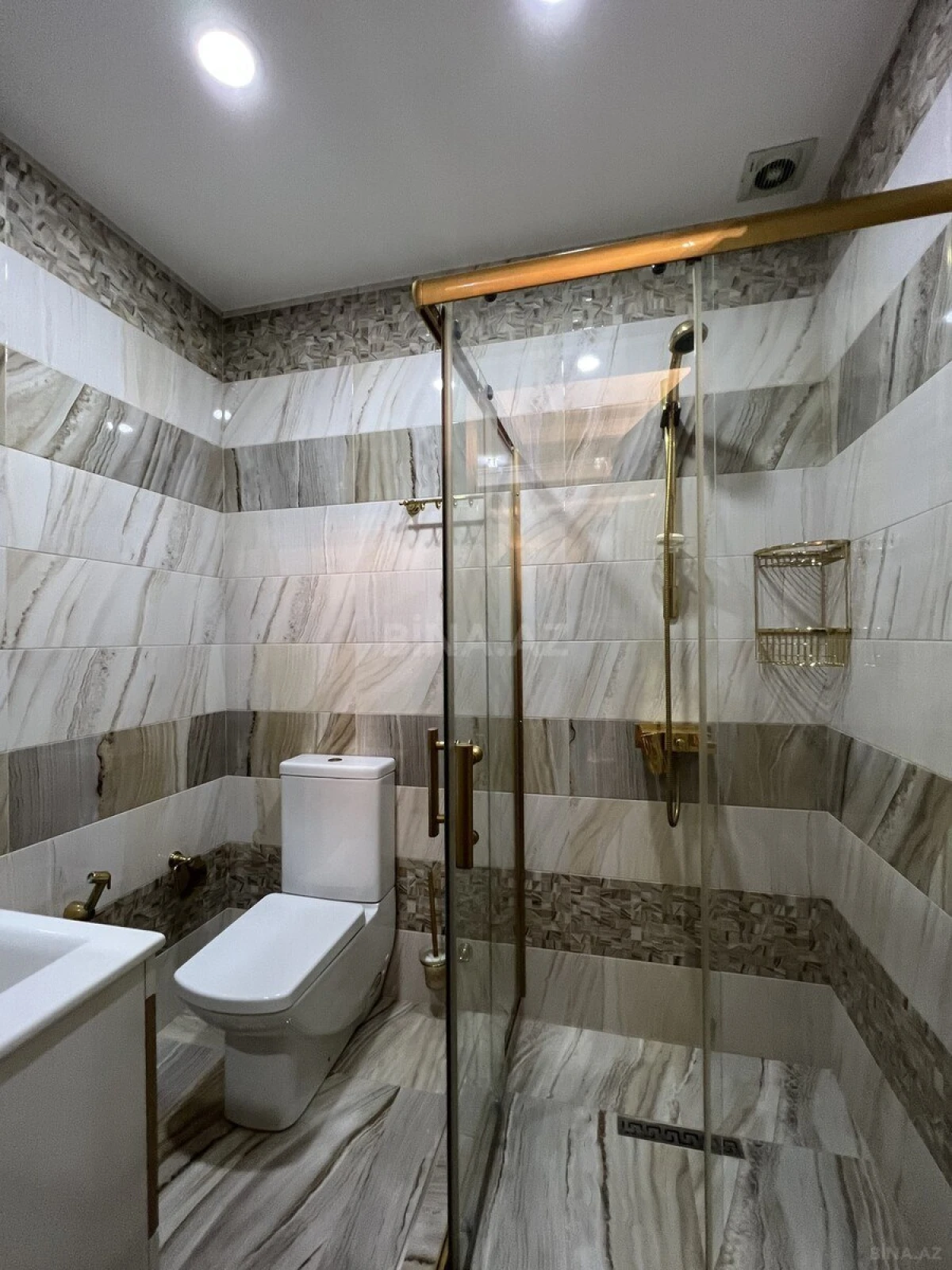 Satılır 8 otaqlı həyət evi 1000 m²