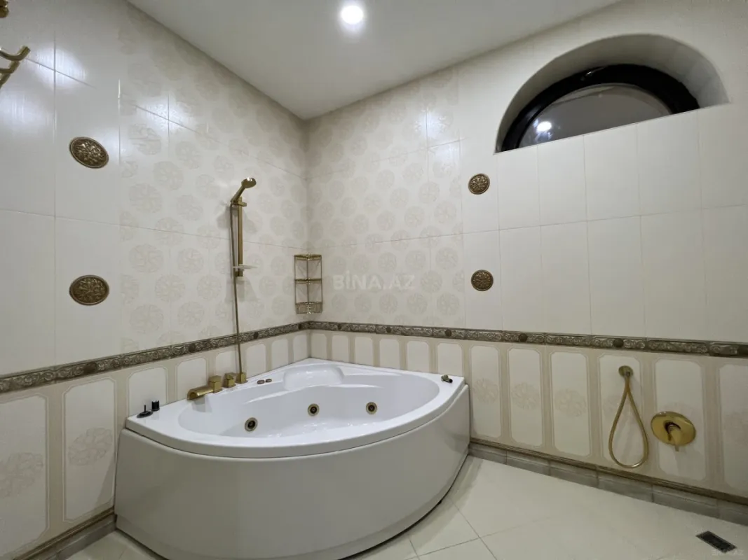 Satılır 8 otaqlı həyət evi 1000 m²