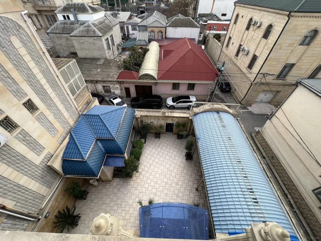 Satılır 8 otaqlı həyət evi 1000 m²