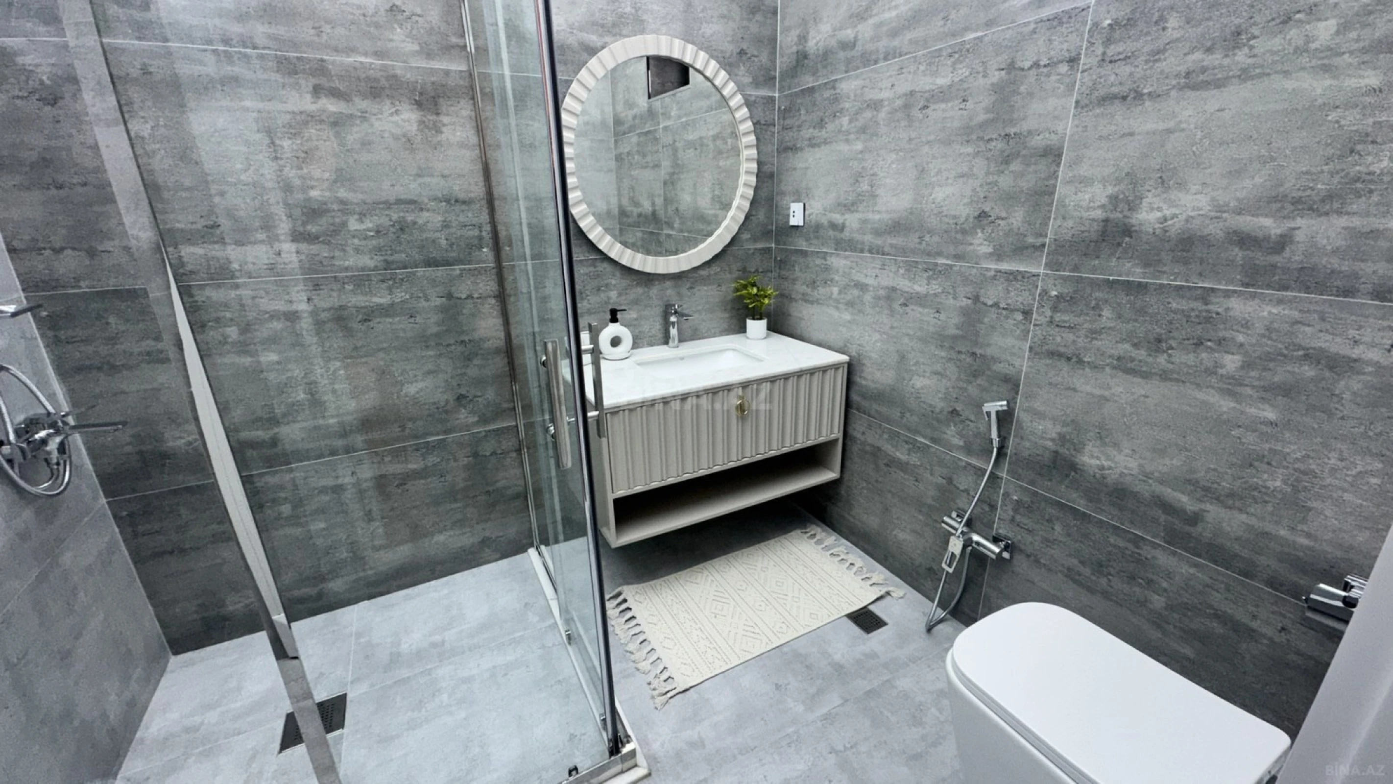 Satılır 5 otaqlı həyət evi 230 m²