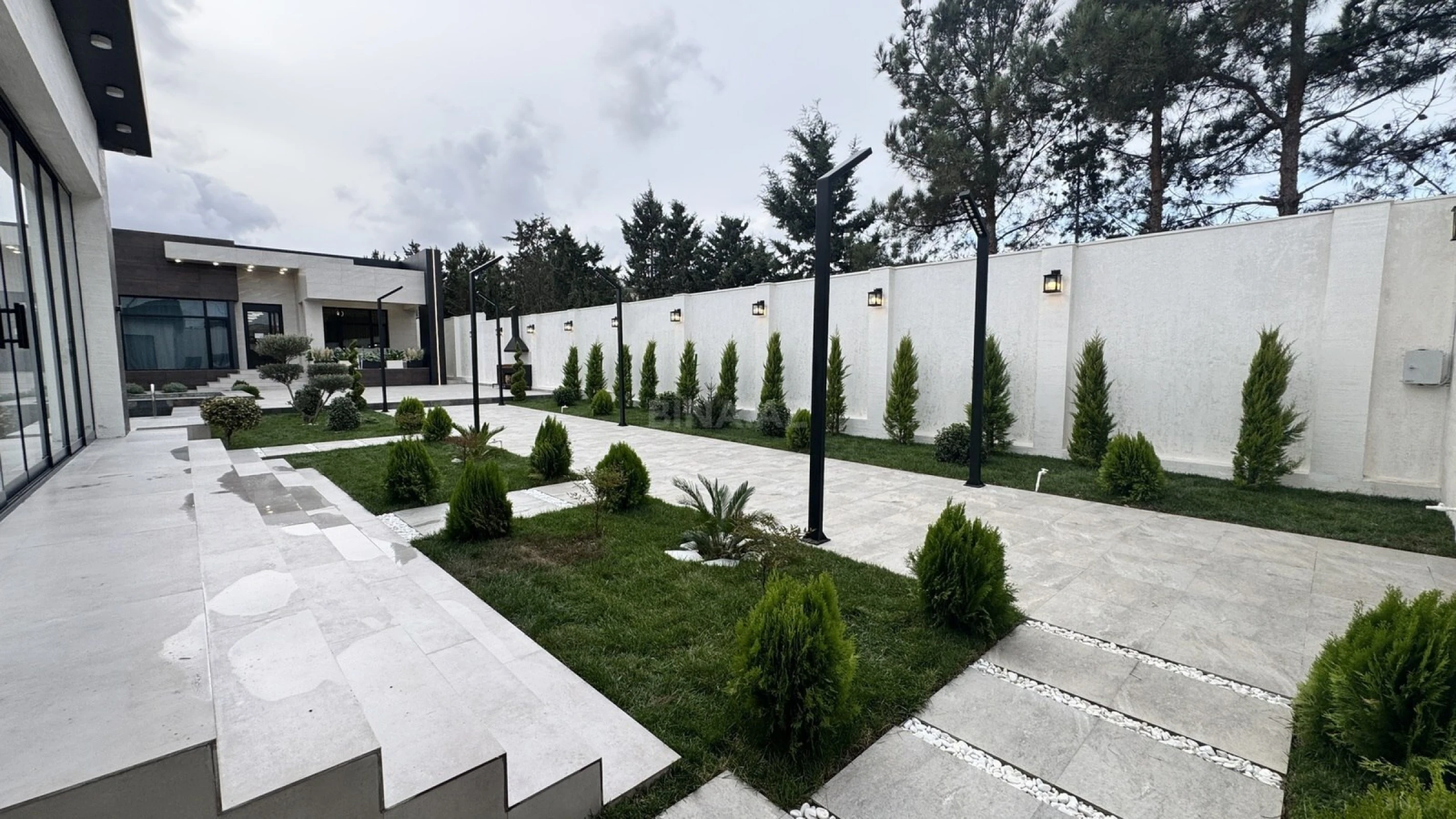 Satılır 5 otaqlı həyət evi 230 m²