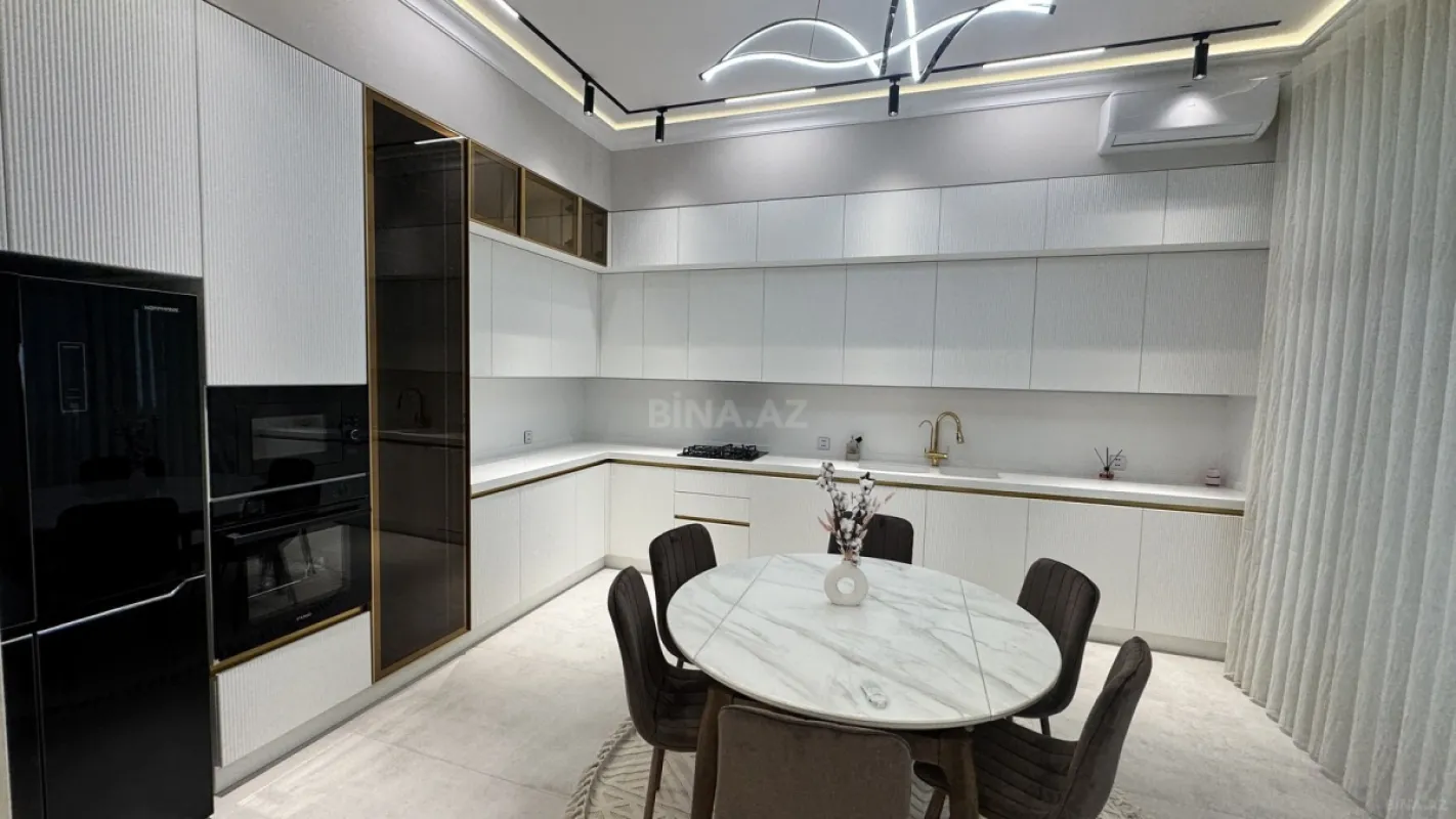 Satılır 5 otaqlı həyət evi 230 m²