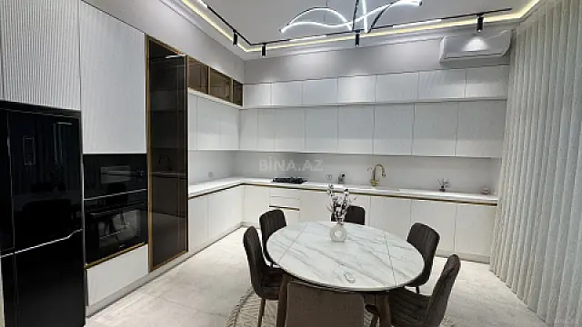 Satılır 5 otaqlı həyət evi 230 m²