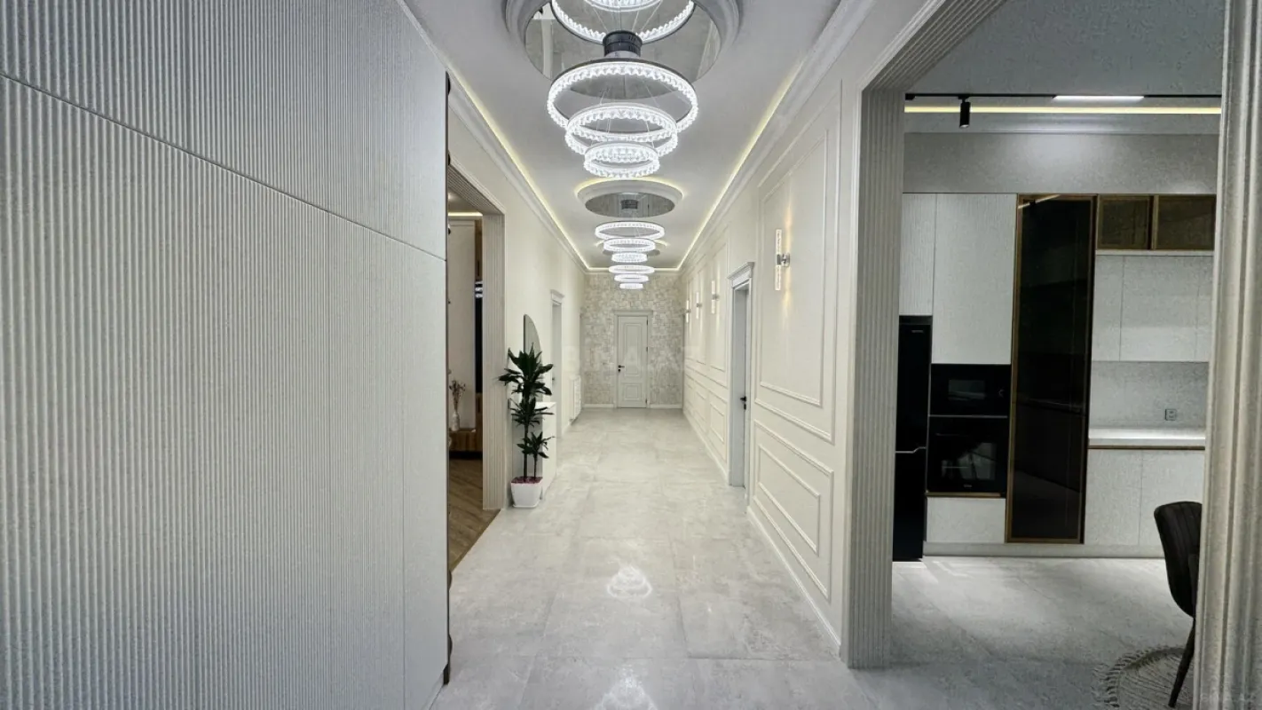 Satılır 5 otaqlı həyət evi 230 m²