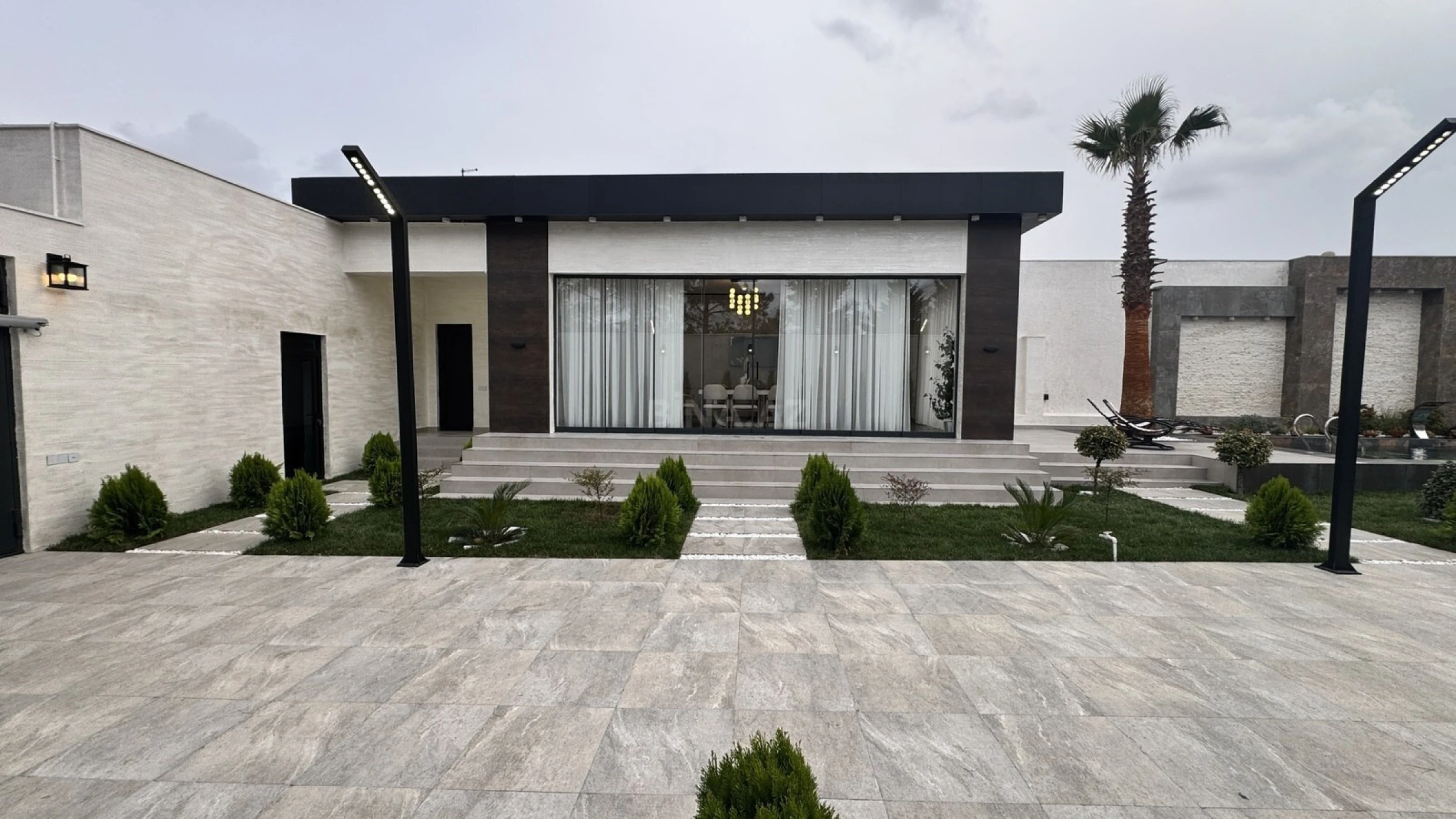 Satılır 5 otaqlı həyət evi 230 m²