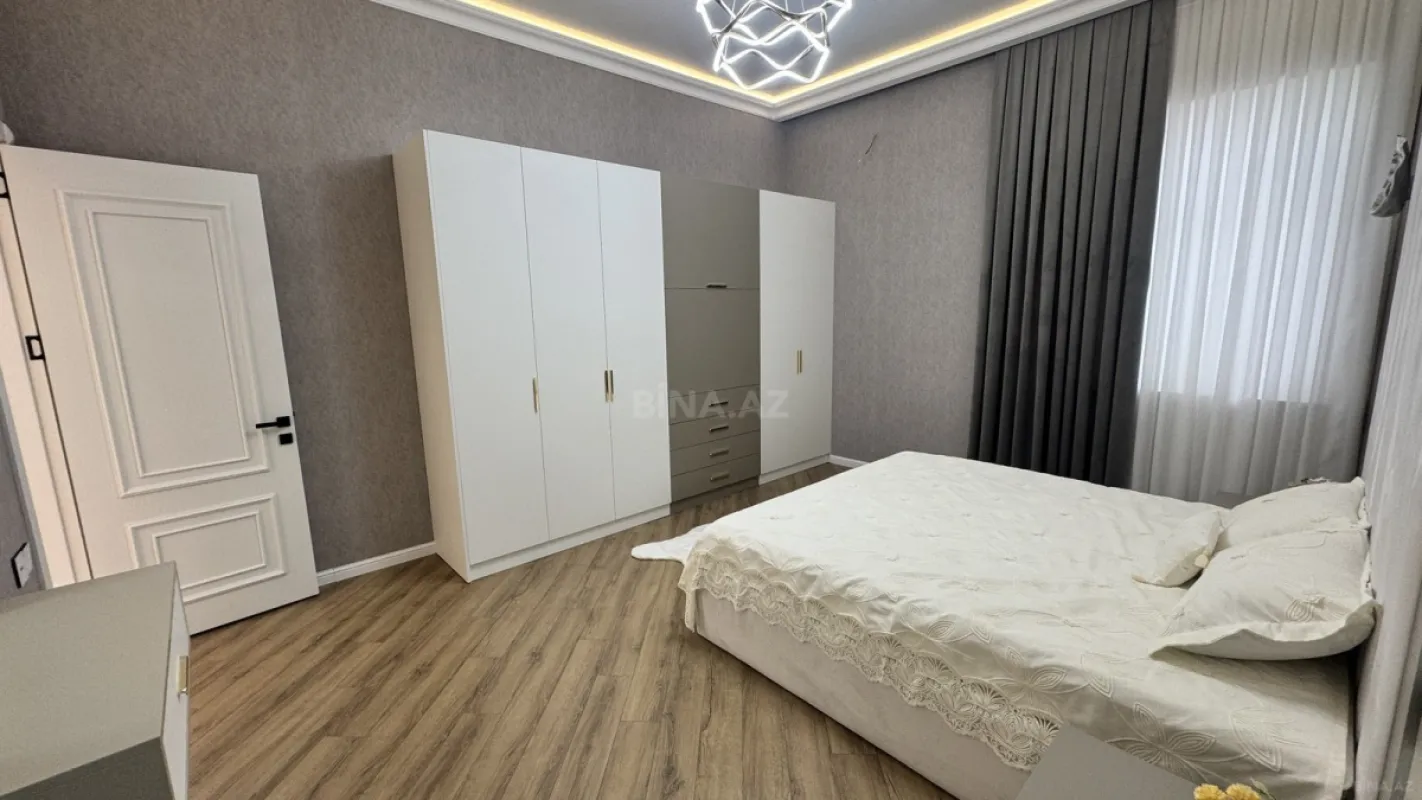 Satılır 5 otaqlı həyət evi 230 m²