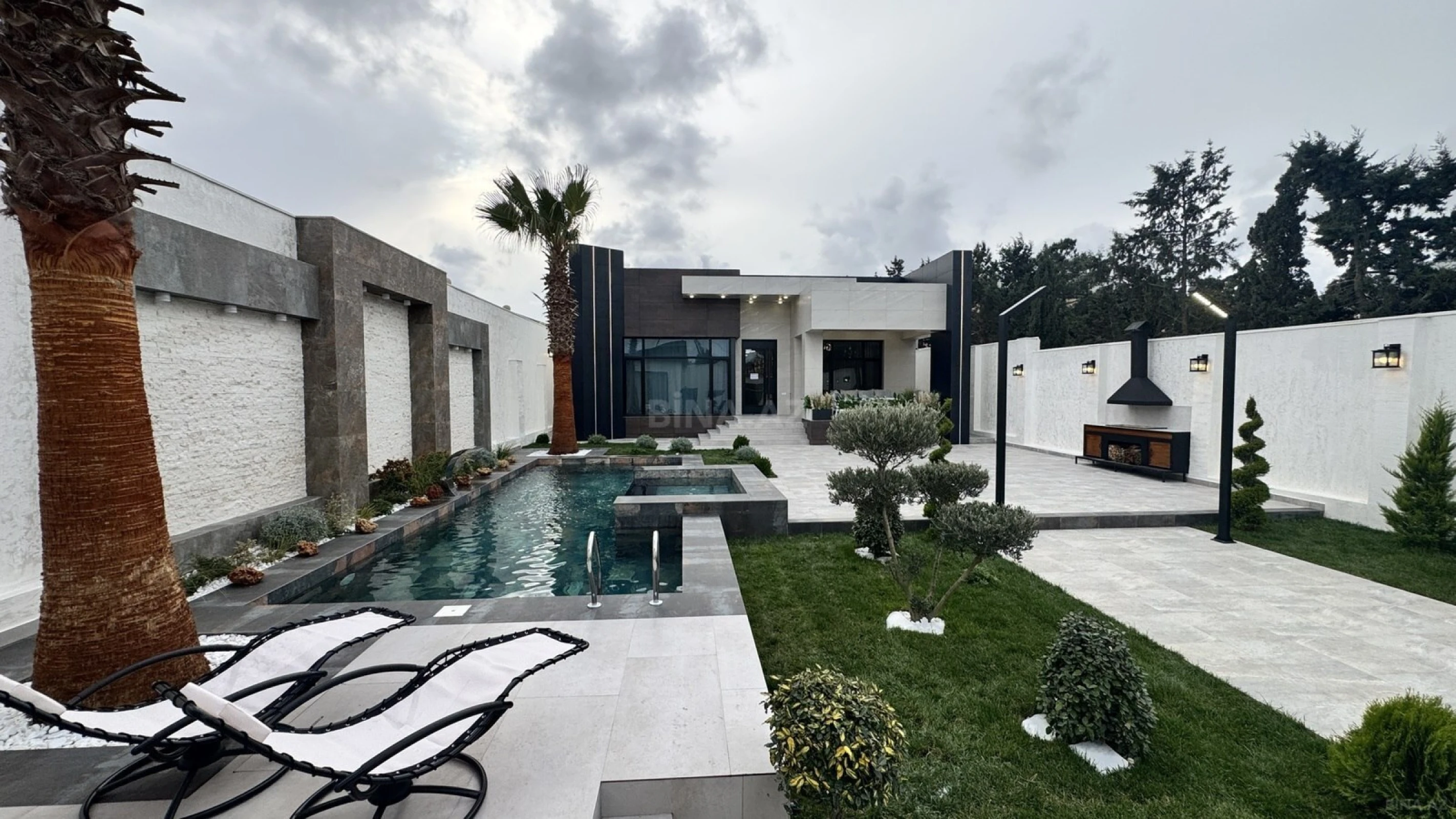 Satılır 5 otaqlı həyət evi 230 m²