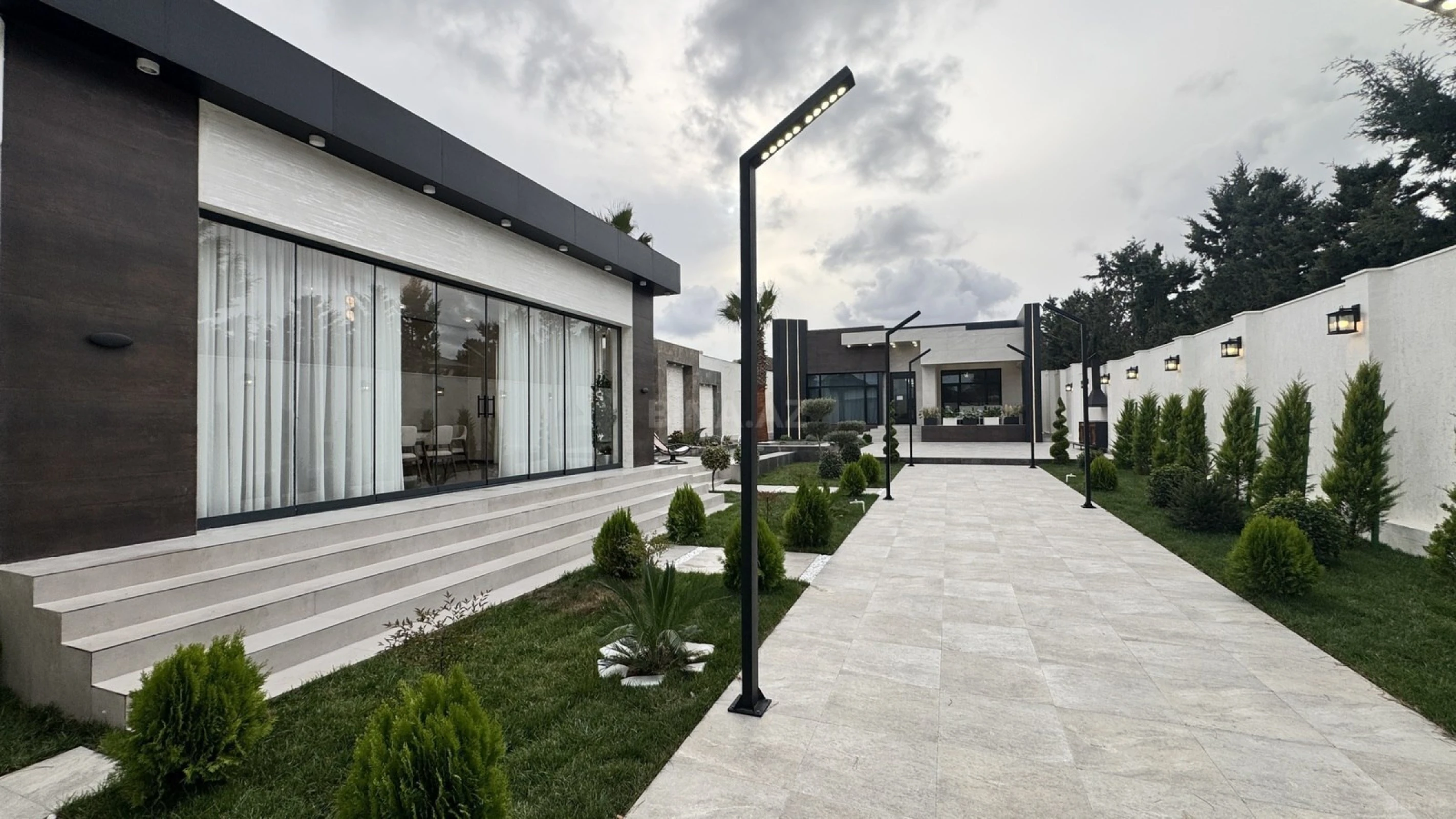 Satılır 5 otaqlı həyət evi 230 m²