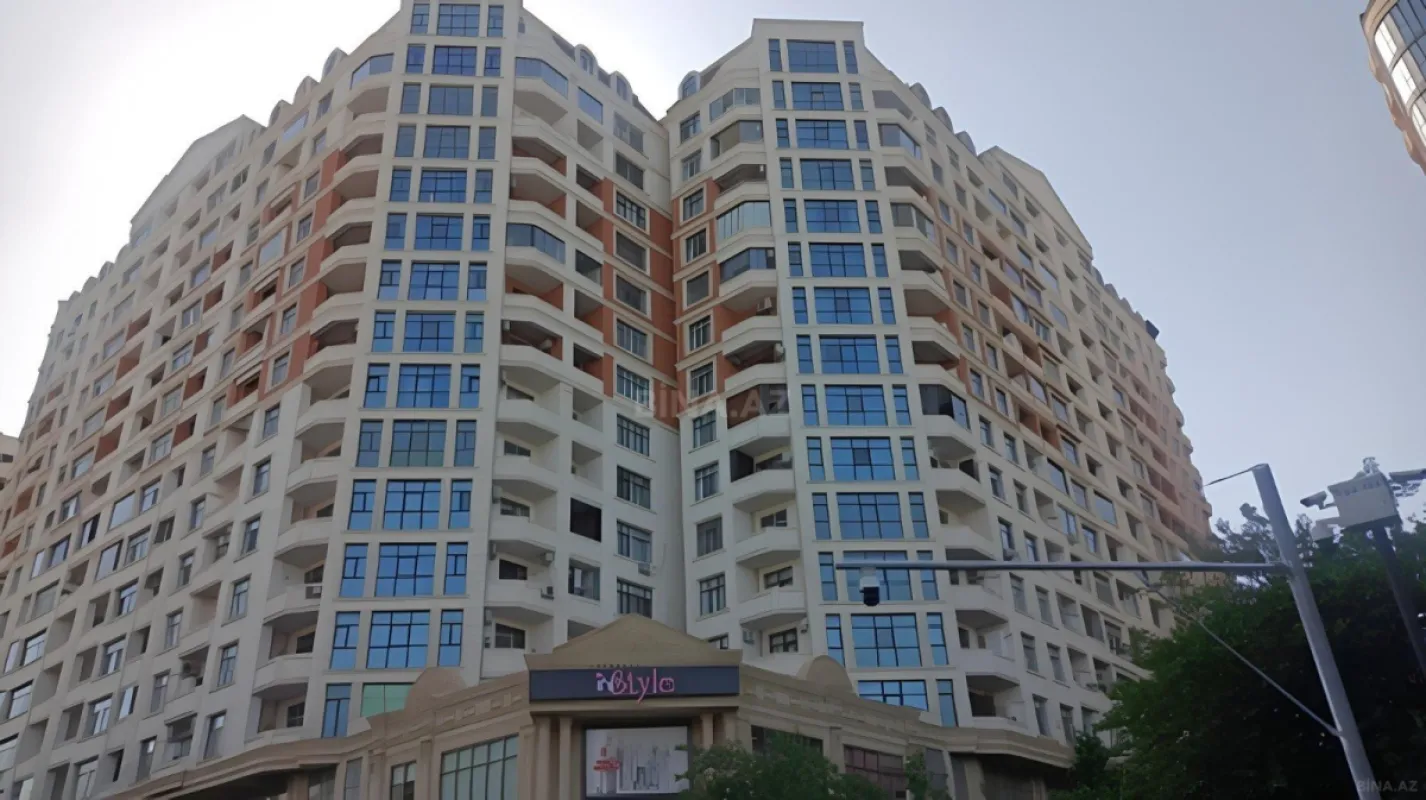 Satılır 3 otaqlı mənzil 137 m²