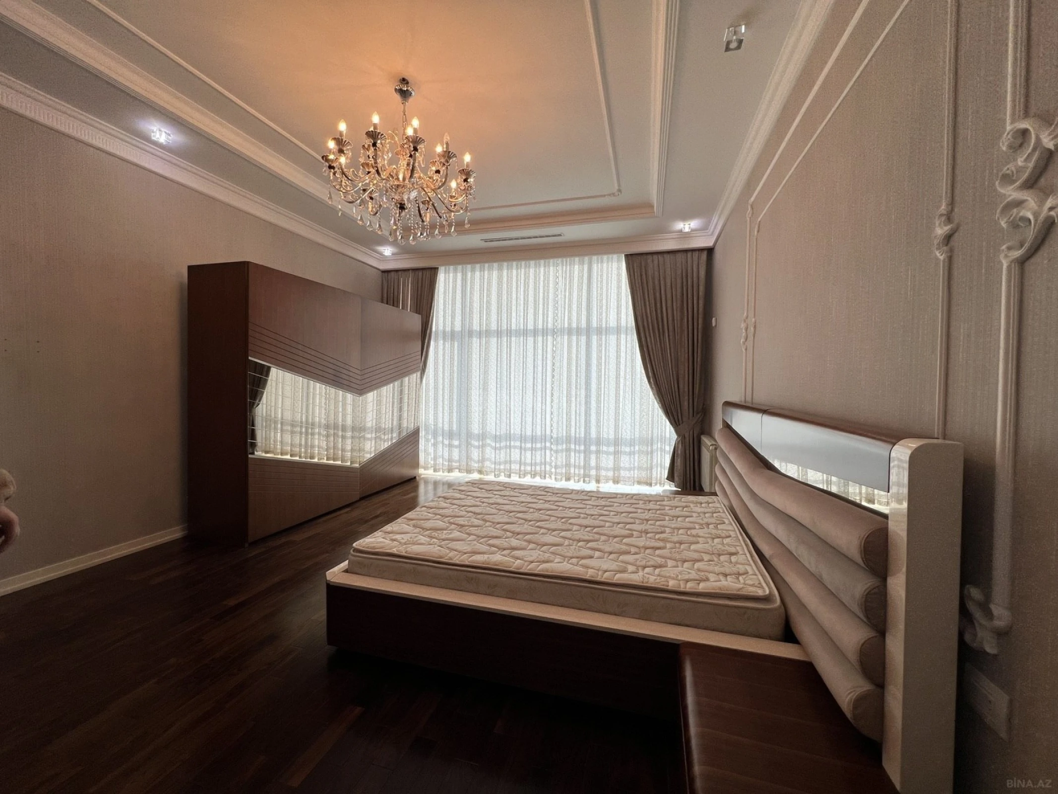 Kirayə verilir 8 otaqlı həyət evi 1000 m²