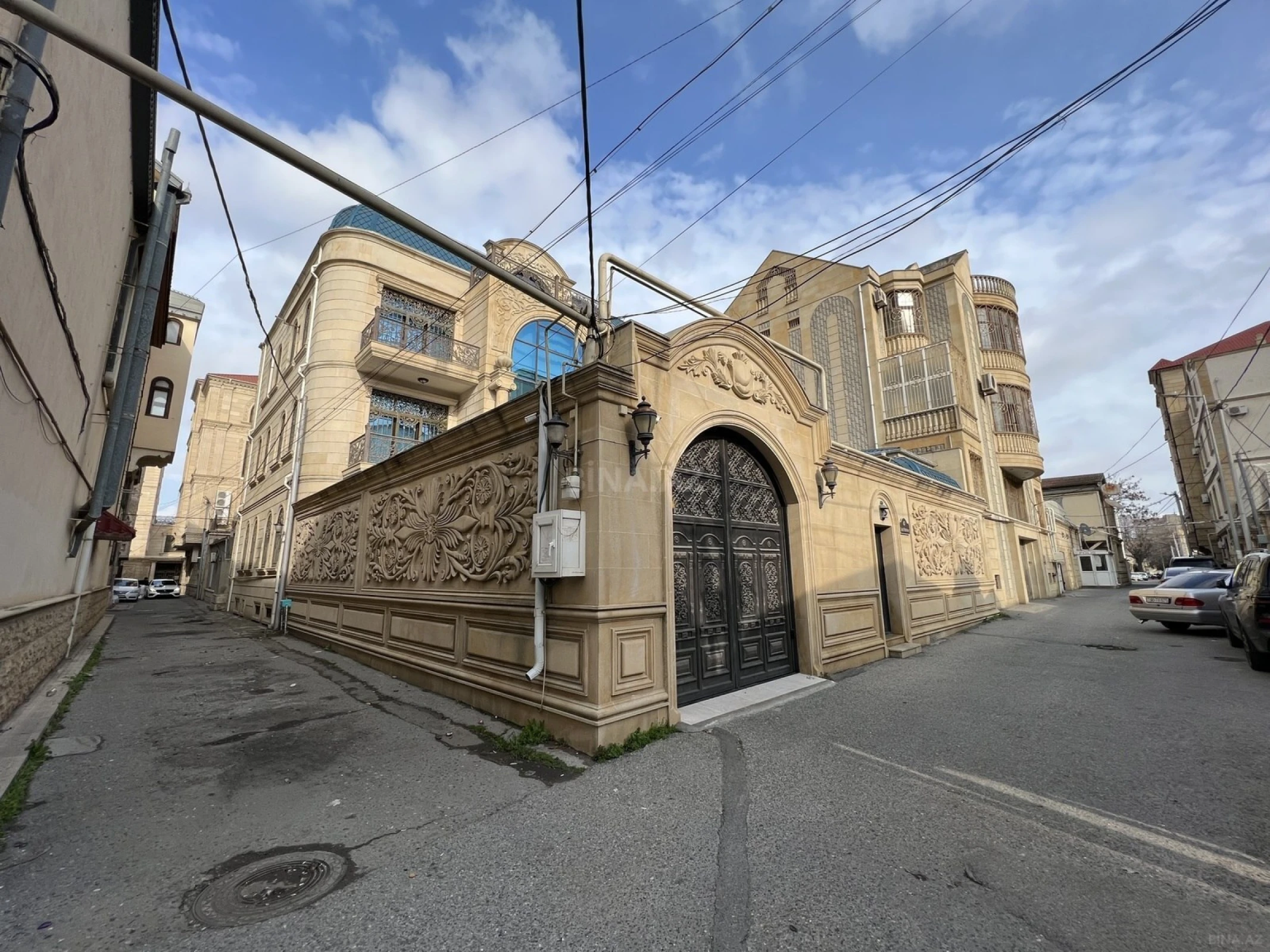 Kirayə verilir 8 otaqlı həyət evi 1000 m²