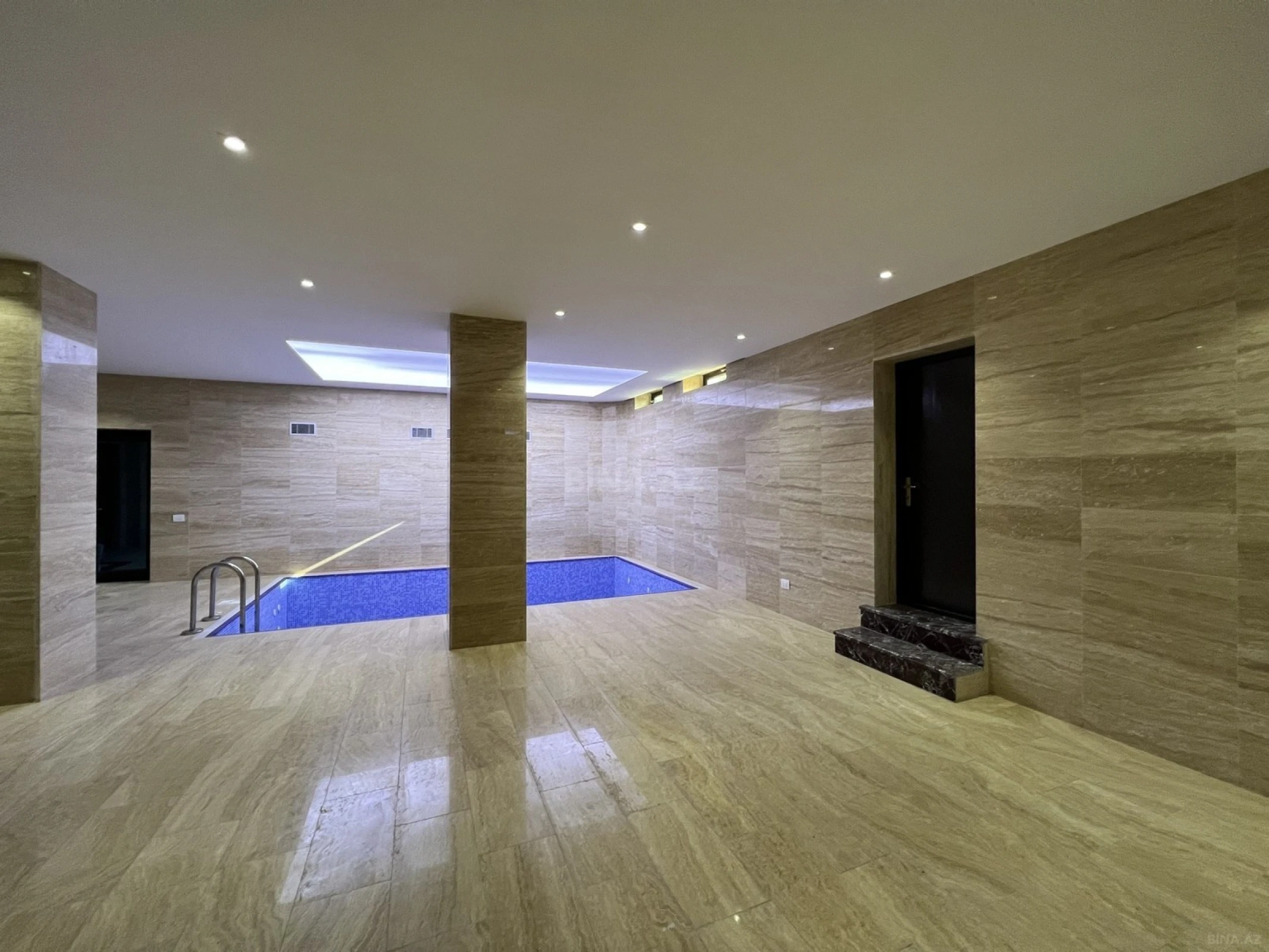 Kirayə verilir 8 otaqlı həyət evi 1000 m²