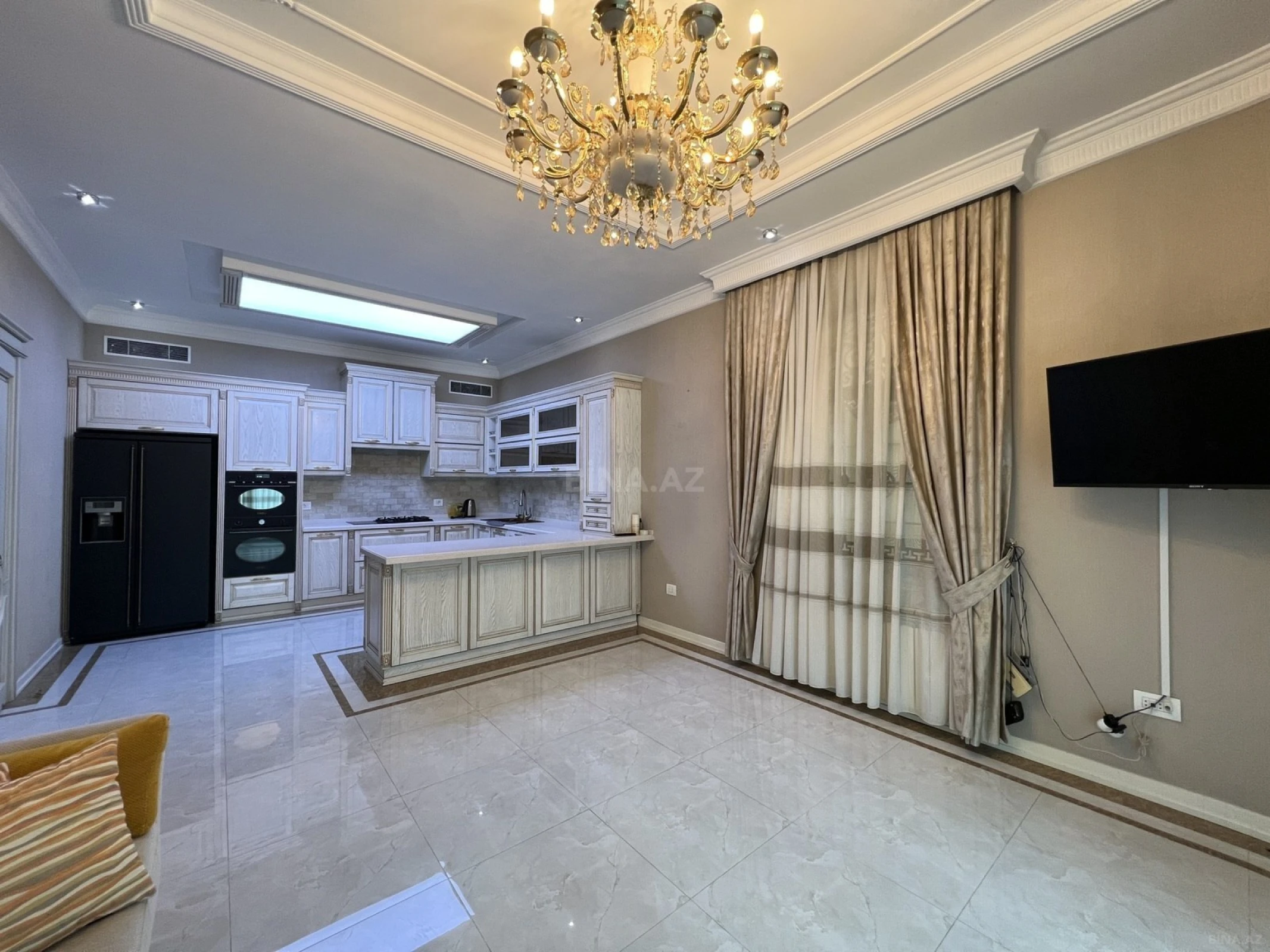 Kirayə verilir 8 otaqlı həyət evi 1000 m²