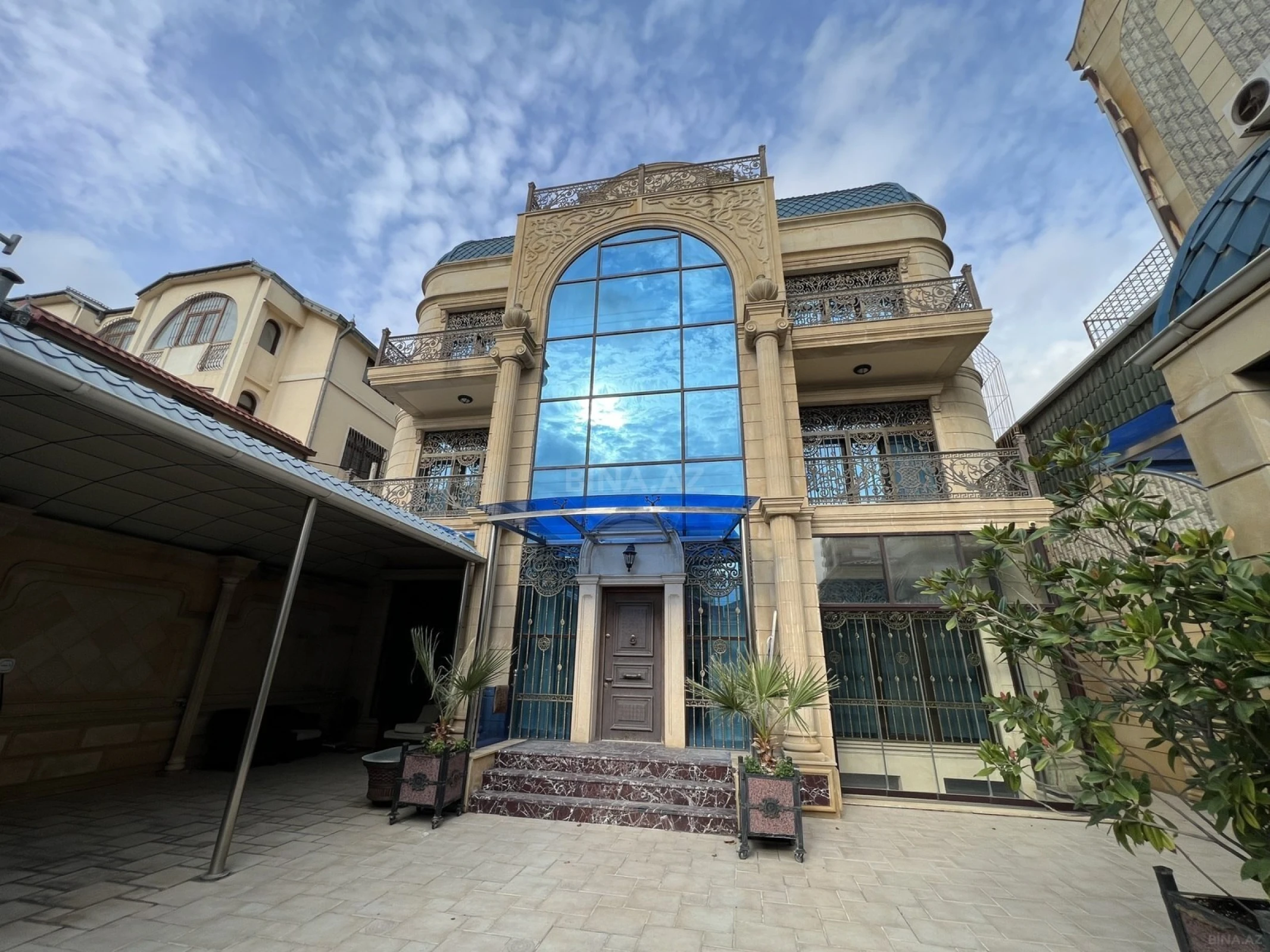 Kirayə verilir 8 otaqlı həyət evi 1000 m²