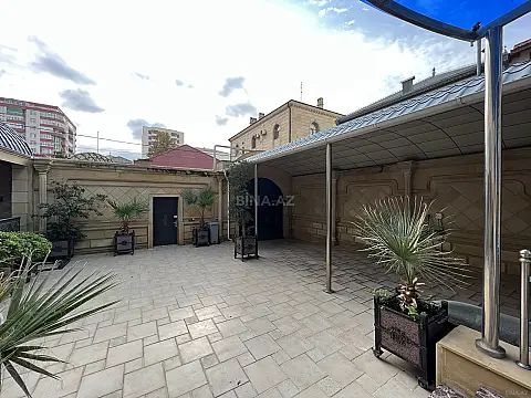 Kirayə verilir 8 otaqlı həyət evi 1000 m²