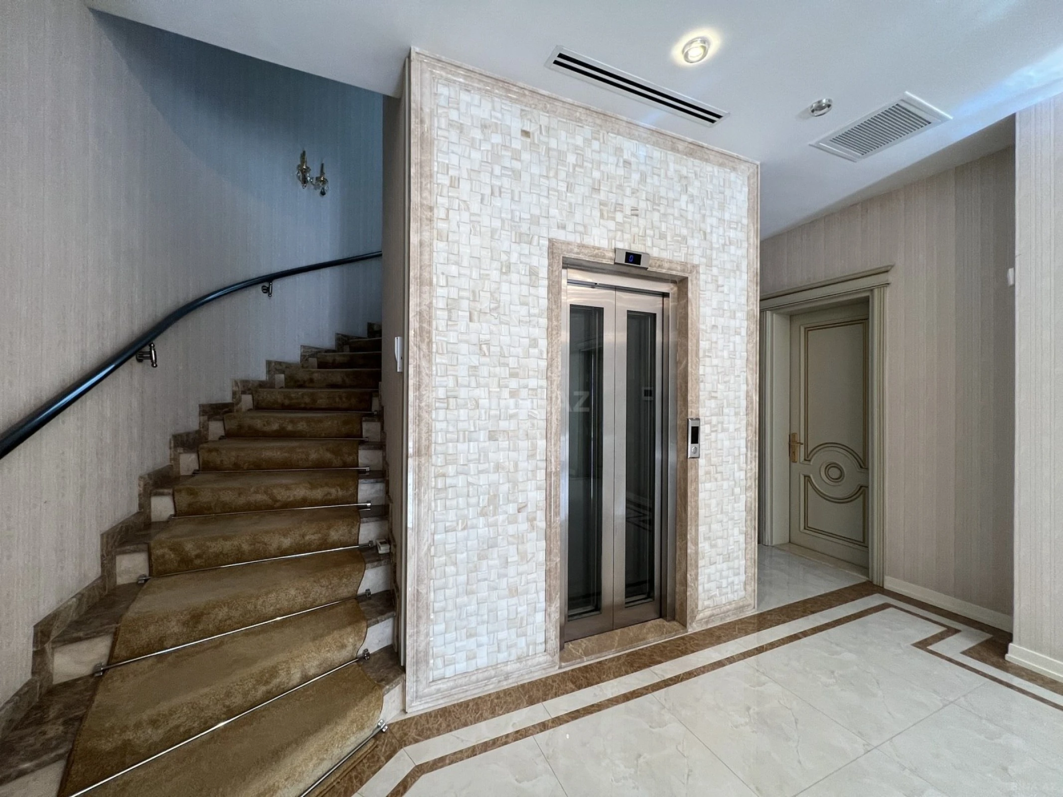 Kirayə verilir 8 otaqlı həyət evi 1000 m²