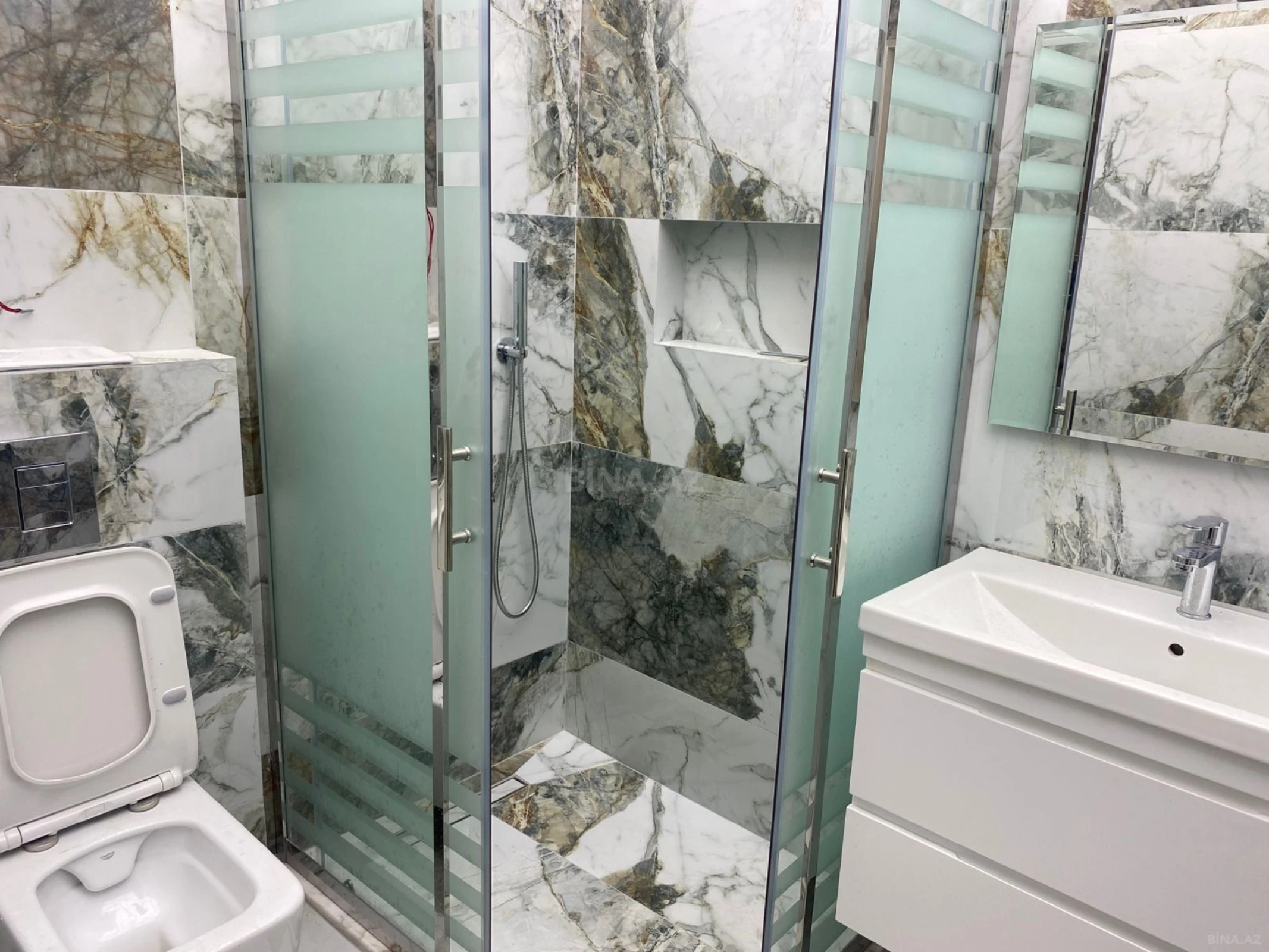 Satılır 2 otaqlı mənzil 69 m²