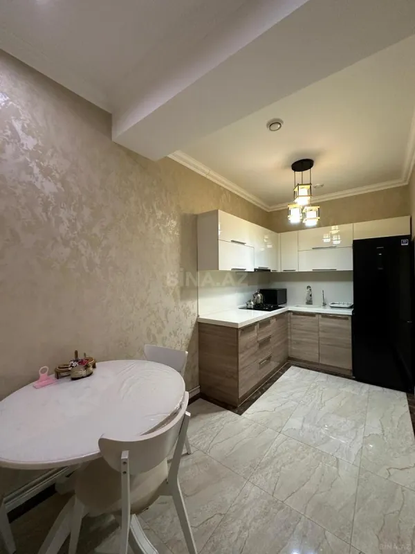 Satılır 4 otaqlı mənzil 105 m²