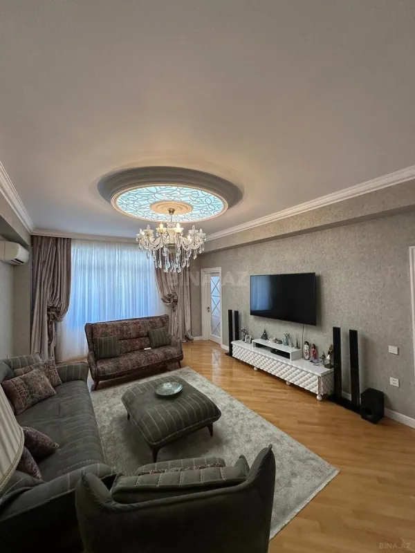 Satılır 4 otaqlı mənzil 105 m²