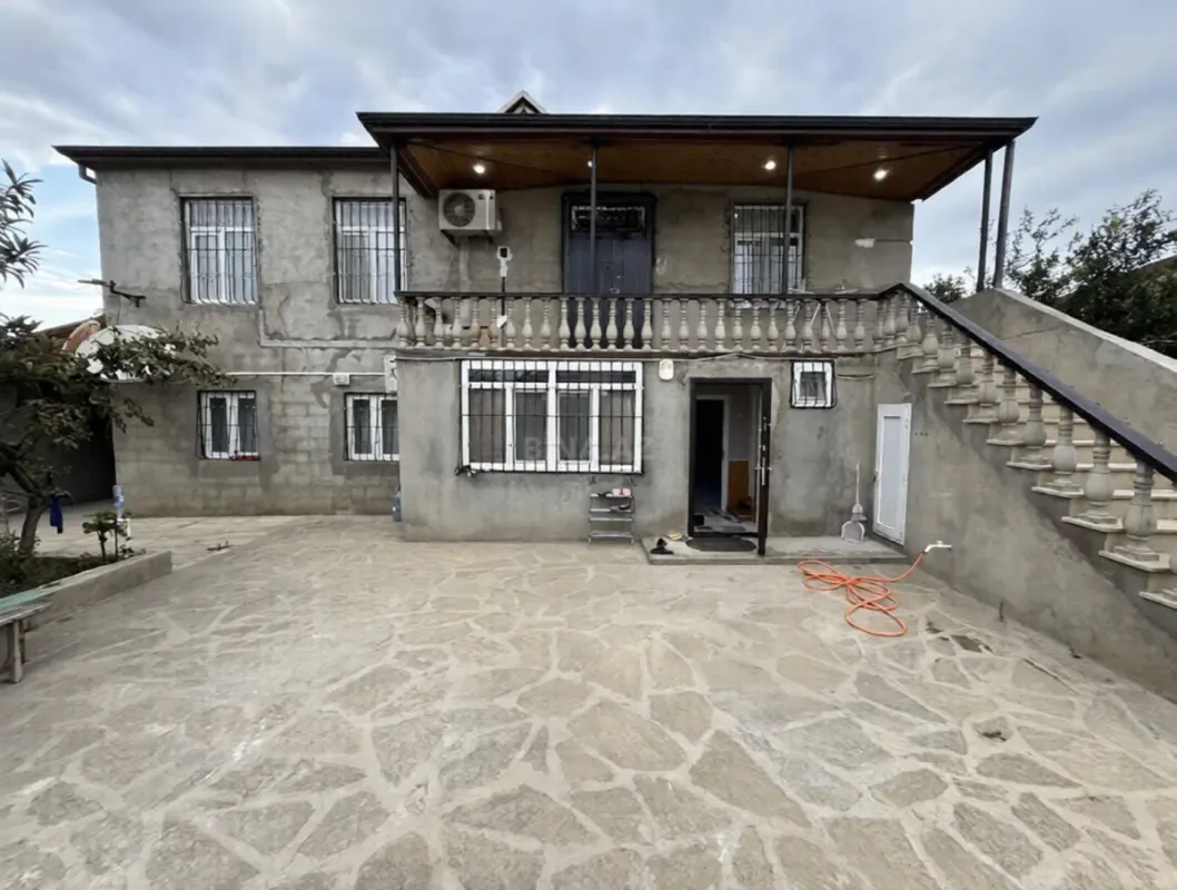Satılır 7 otaqlı həyət evi 200 m²