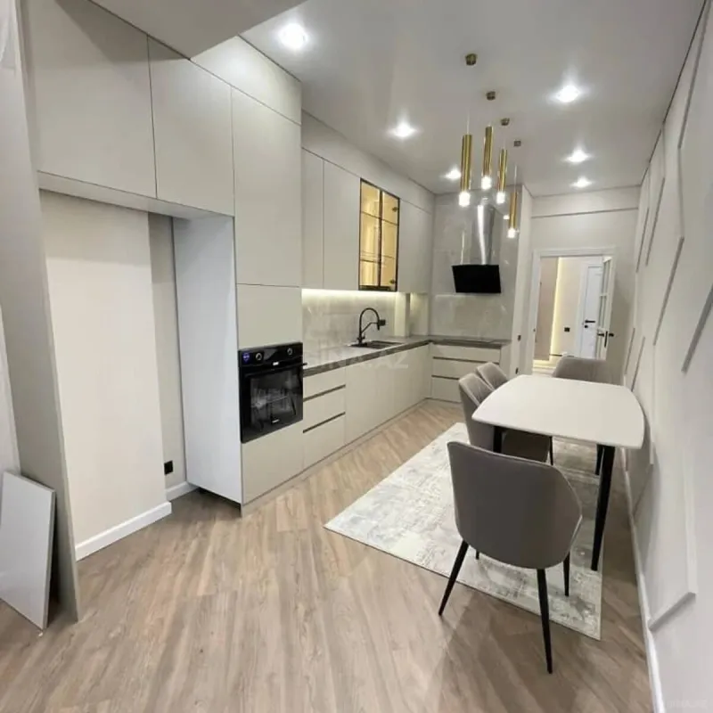 Kirayə verilir 3 otaqlı mənzil 150 m²