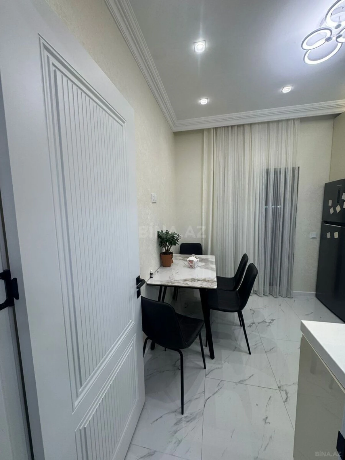 Kirayə verilir 2 otaqlı mənzil 70 m²