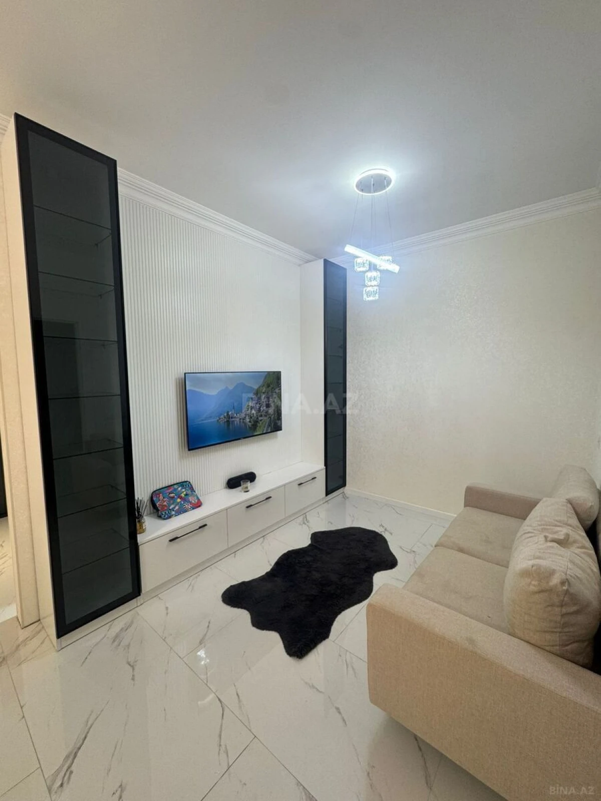 Kirayə verilir 2 otaqlı mənzil 70 m²