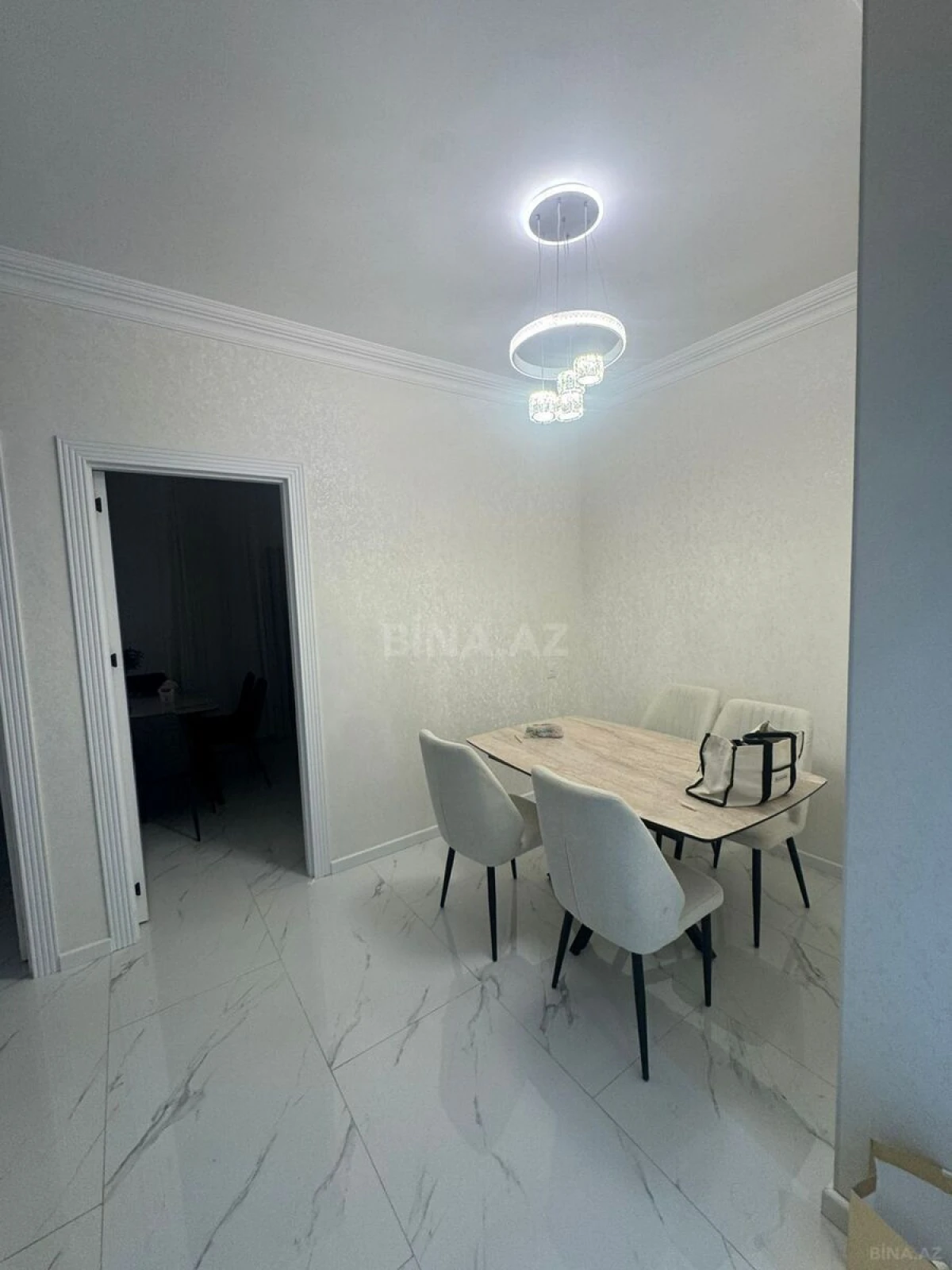 Kirayə verilir 2 otaqlı mənzil 70 m²