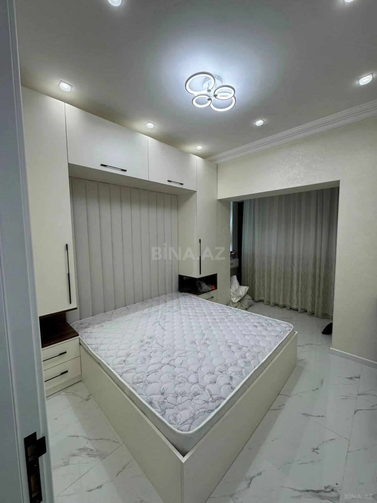 Kirayə verilir 2 otaqlı mənzil 70 m²