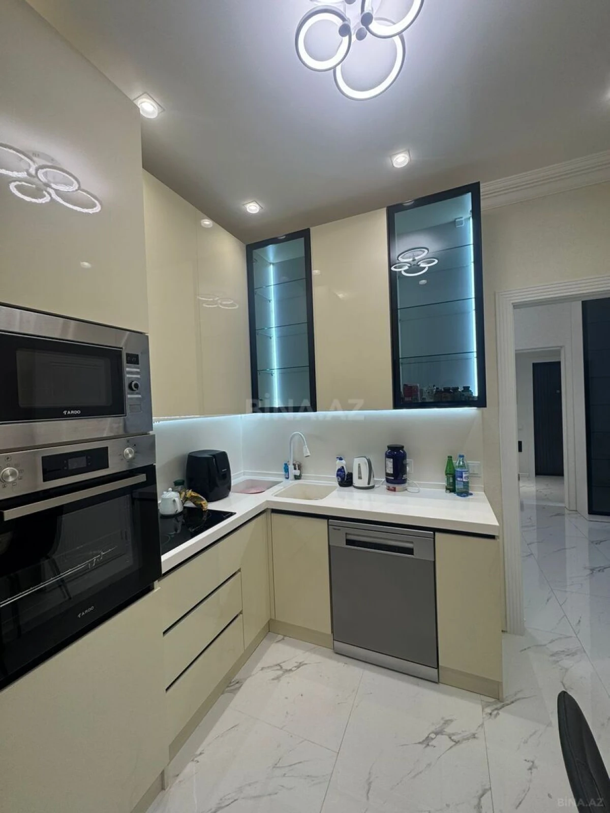 Kirayə verilir 2 otaqlı mənzil 70 m²