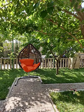 Satılır 8 otaqlı həyət evi 380 m²