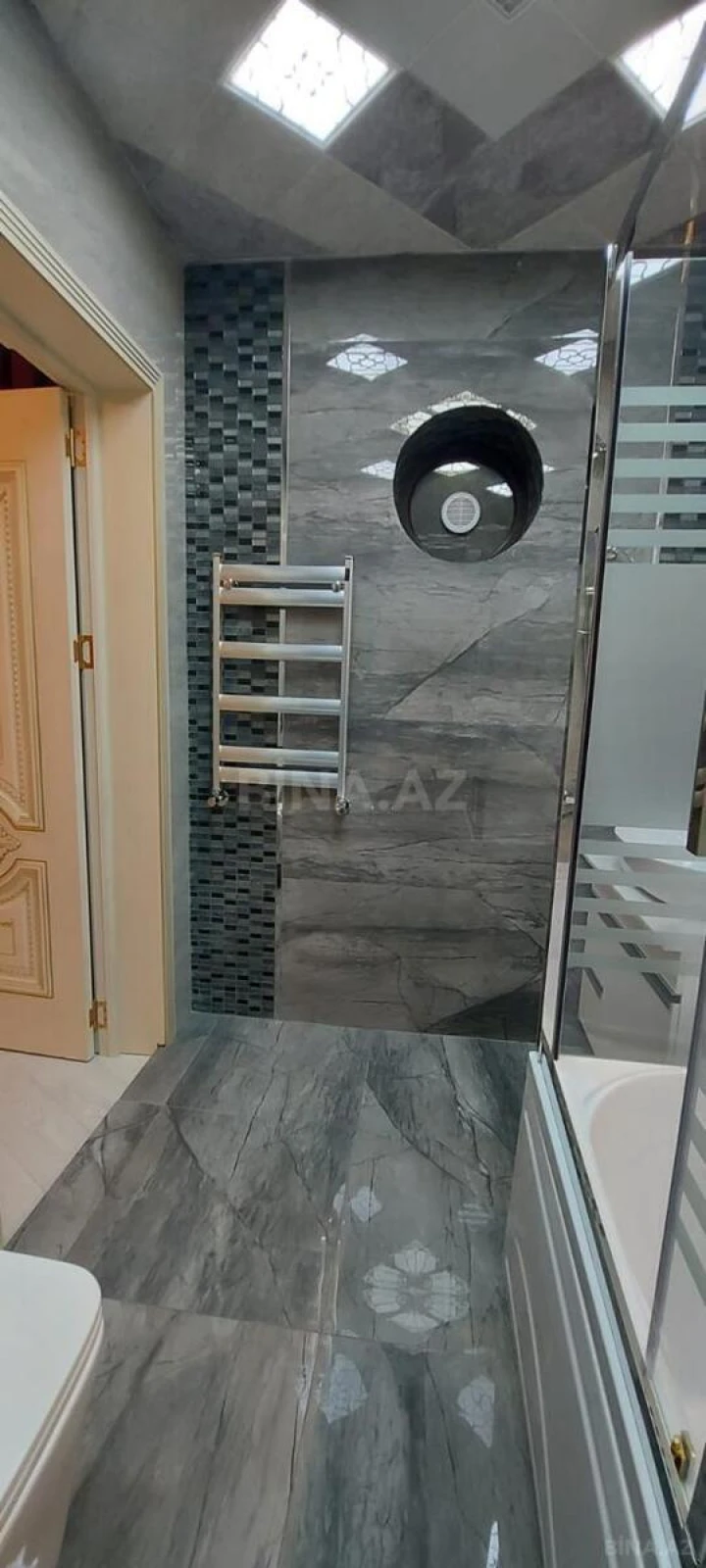 Satılır 8 otaqlı həyət evi 380 m²