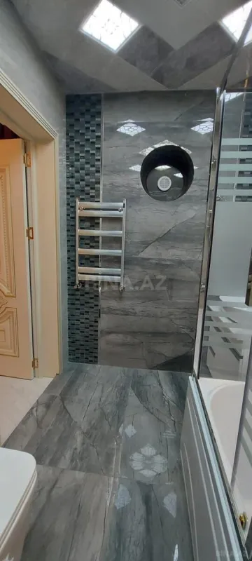 Satılır 8 otaqlı həyət evi 380 m²