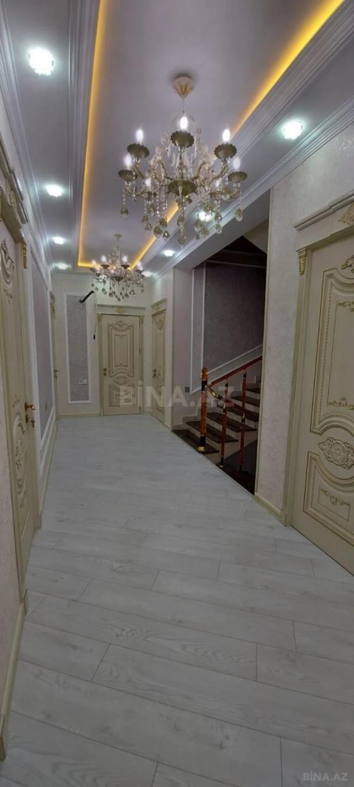 Satılır 8 otaqlı həyət evi 380 m²