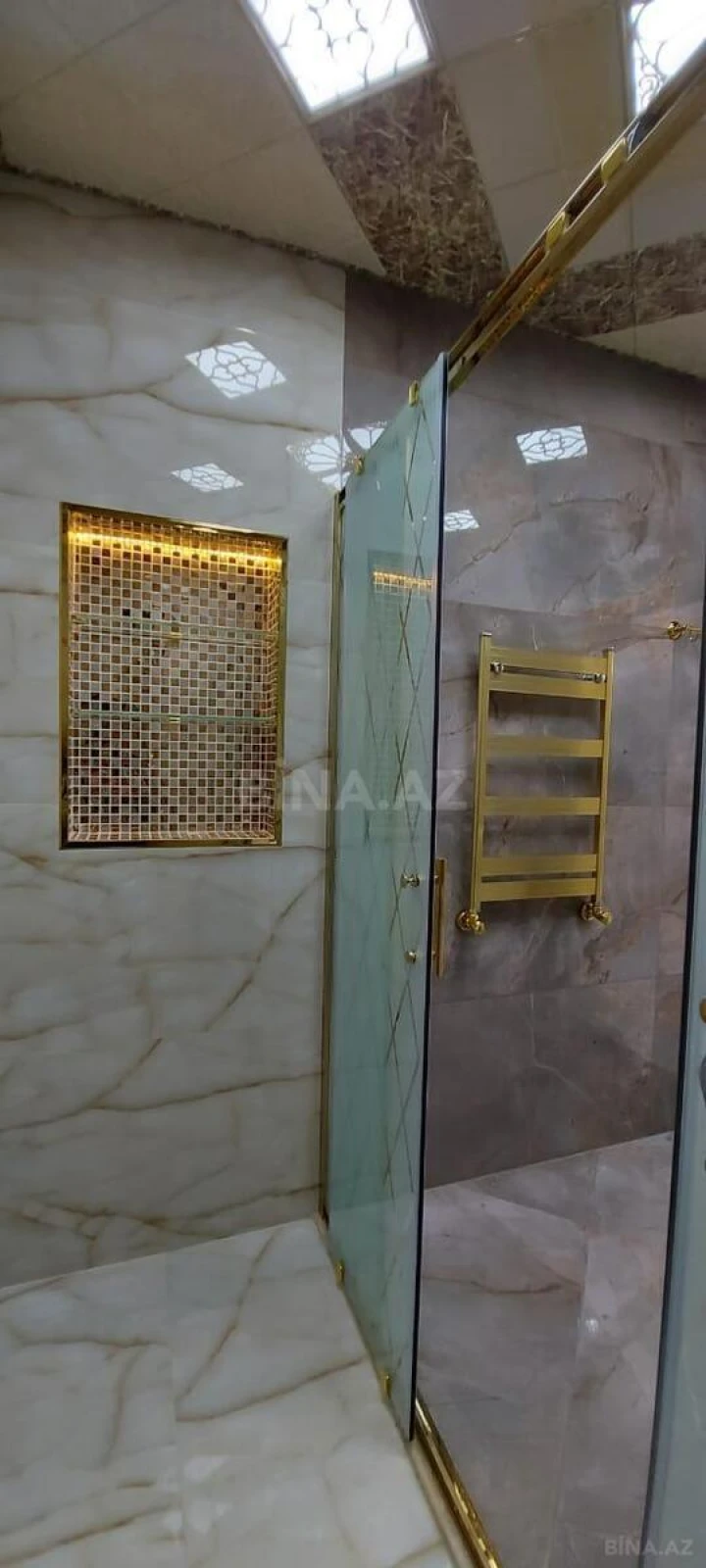 Satılır 8 otaqlı həyət evi 380 m²