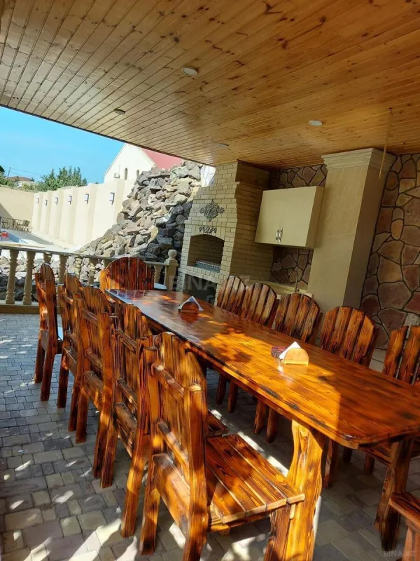 Satılır 8 otaqlı həyət evi 380 m²