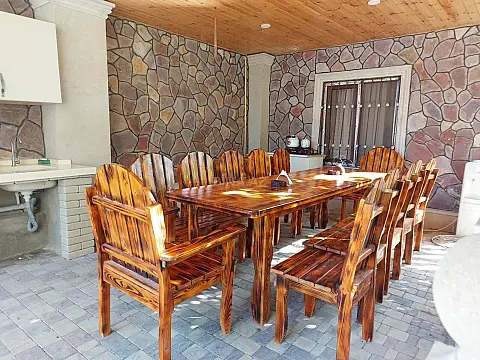 Satılır 8 otaqlı həyət evi 380 m²