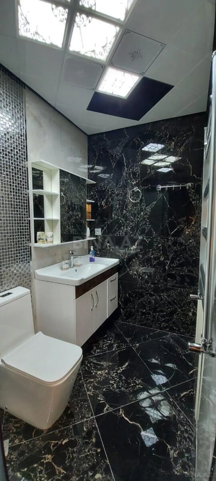 Satılır 8 otaqlı həyət evi 380 m²