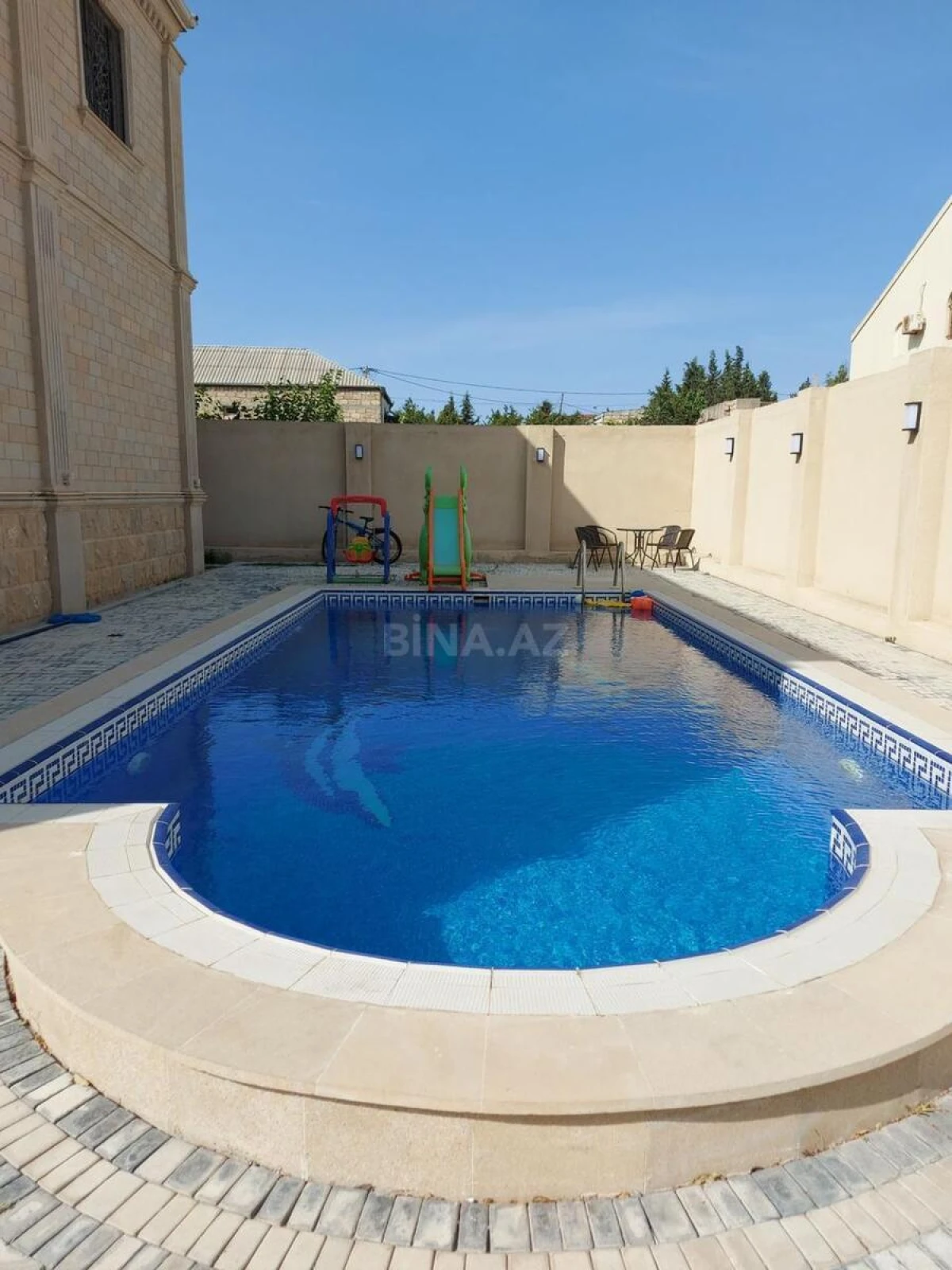 Satılır 8 otaqlı həyət evi 380 m²