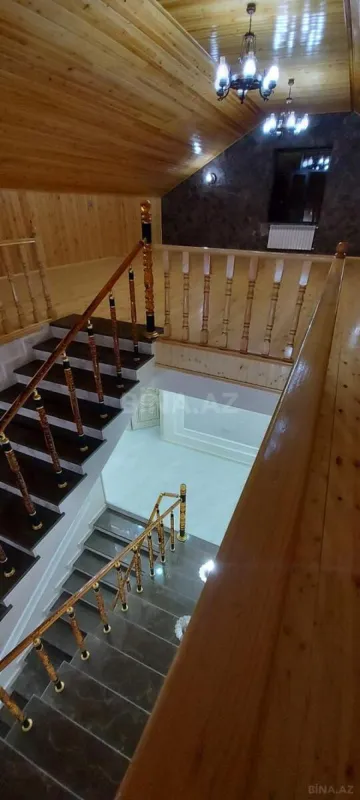 Satılır 8 otaqlı həyət evi 380 m²