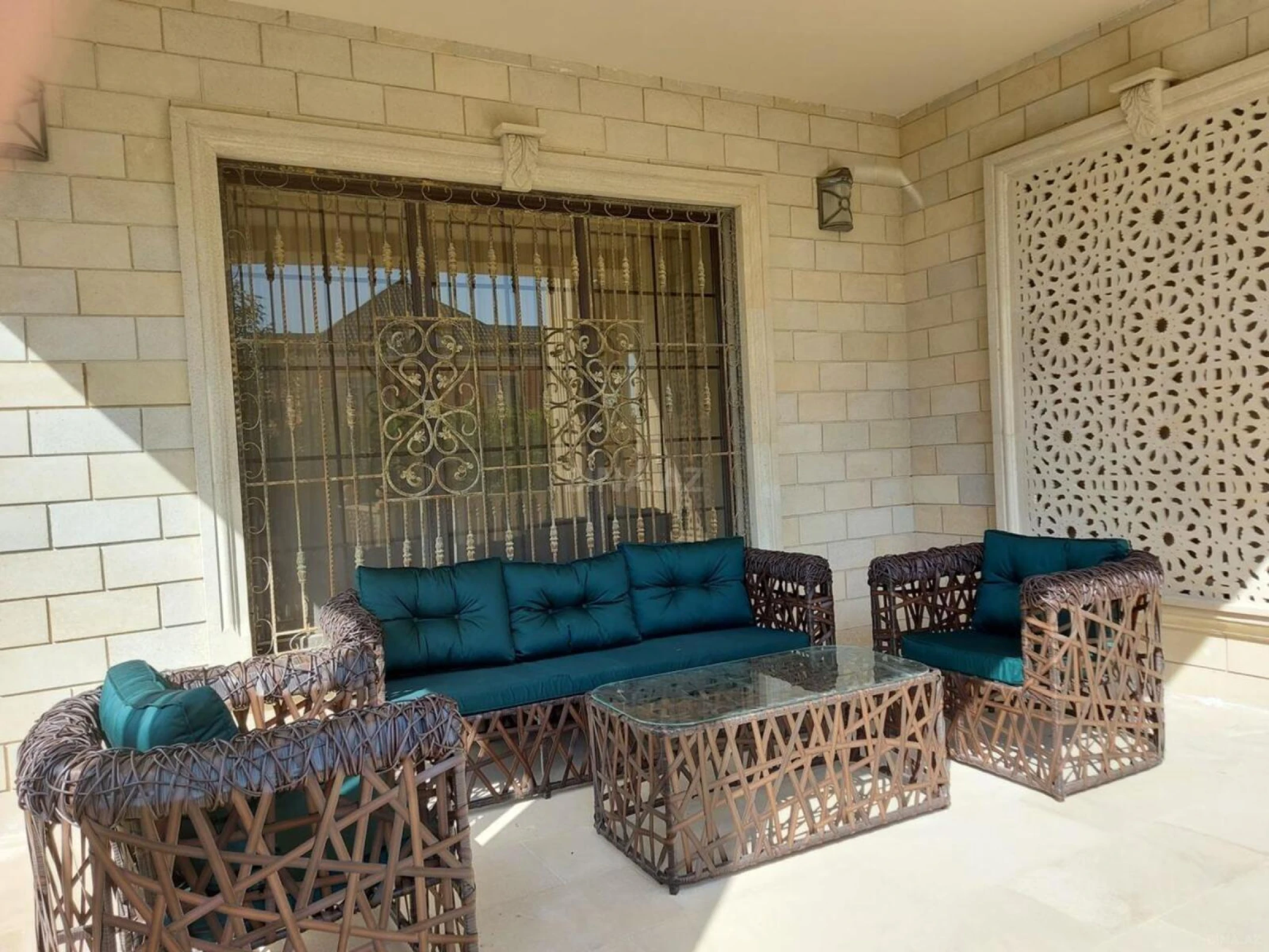 Satılır 8 otaqlı həyət evi 380 m²