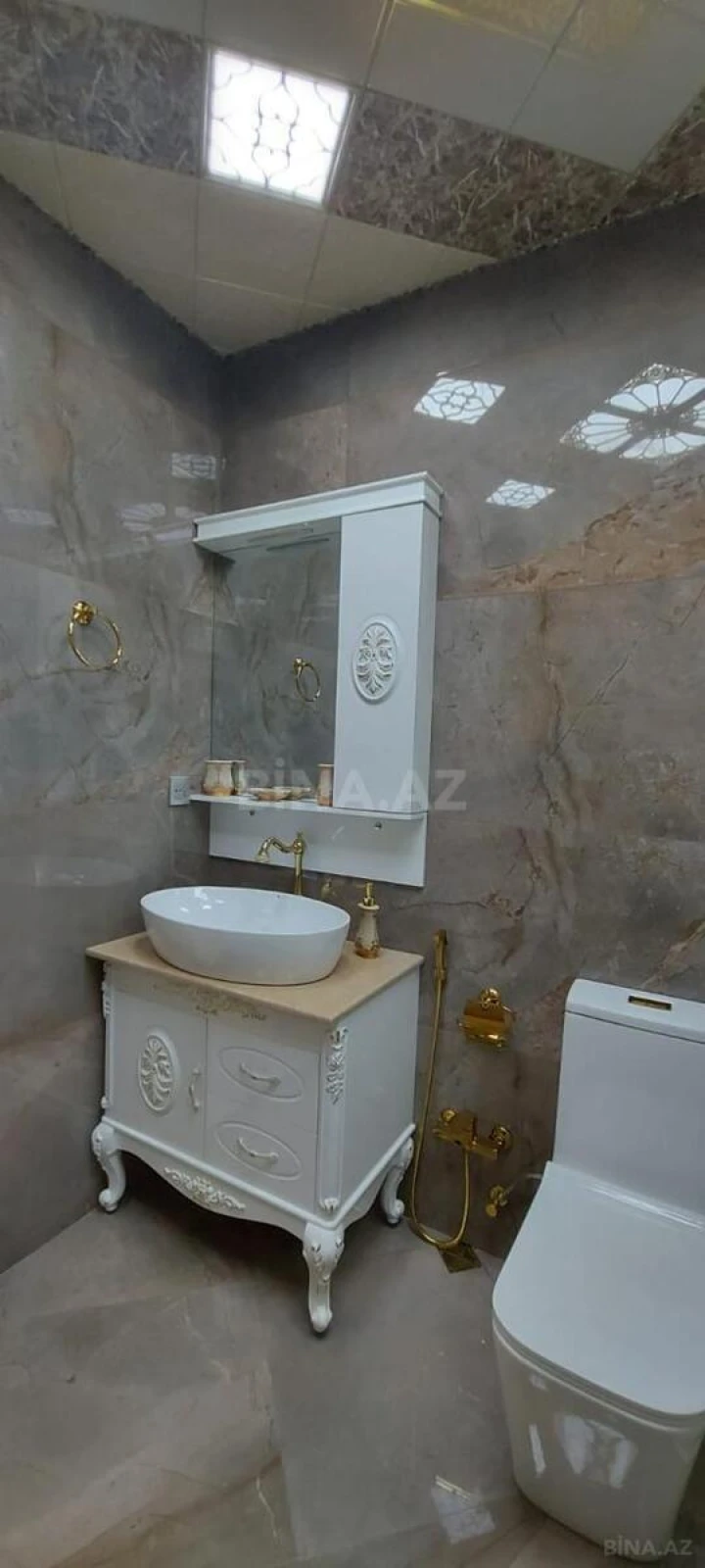 Satılır 8 otaqlı həyət evi 380 m²