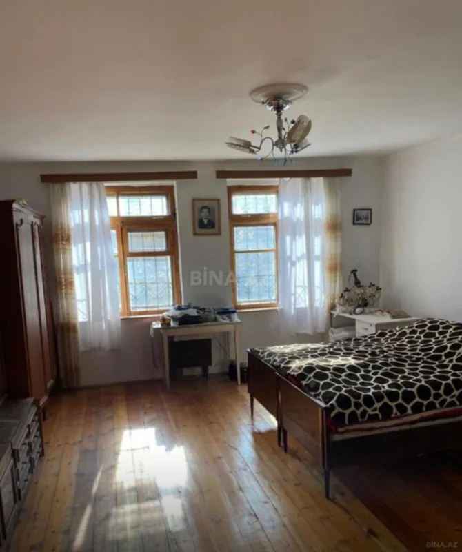 Satılır 5 otaqlı həyət evi 167 m²